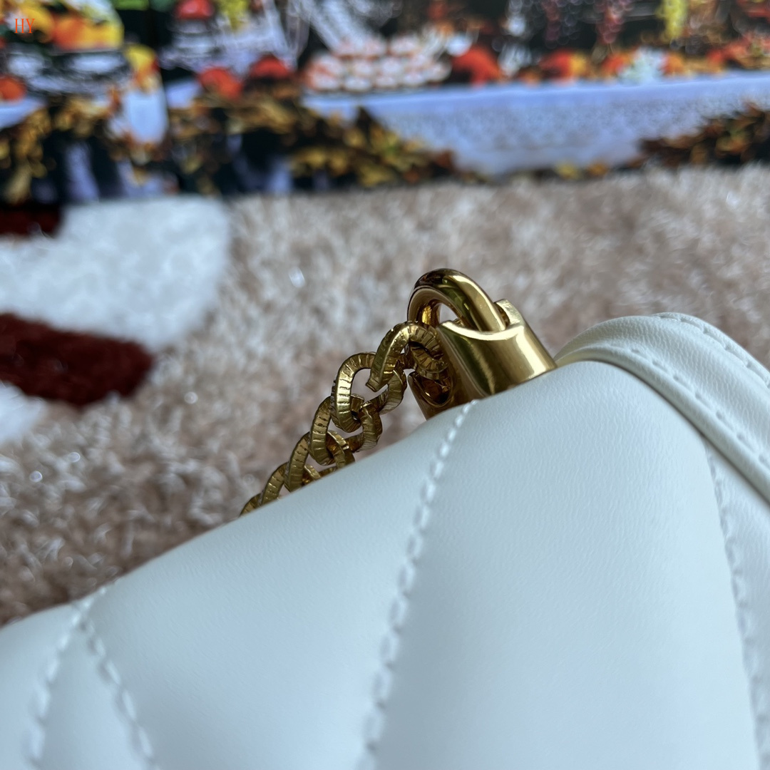 dolce & gabbana quilted white crossbody bag 21x14.5x3 cm - Image 3
