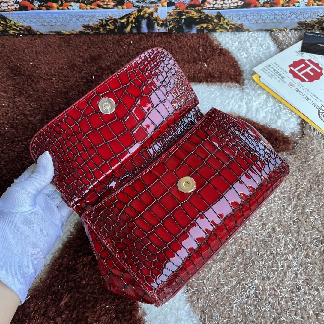 dolce & gabbana red crocodile-effect handbag 20*17*7 - Image 3