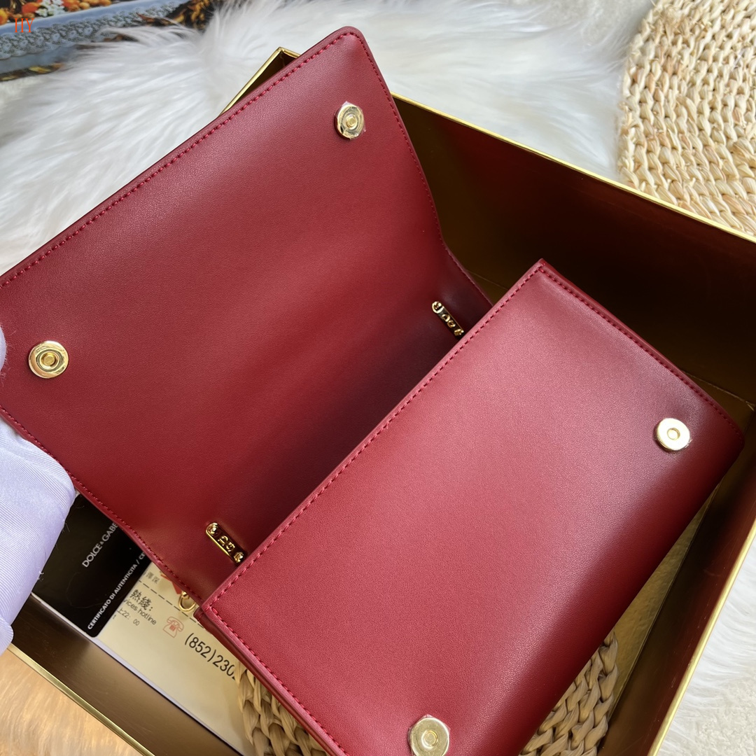 dolce & gabbana dg logo red leather bag 21x15x4 cm - Image 3
