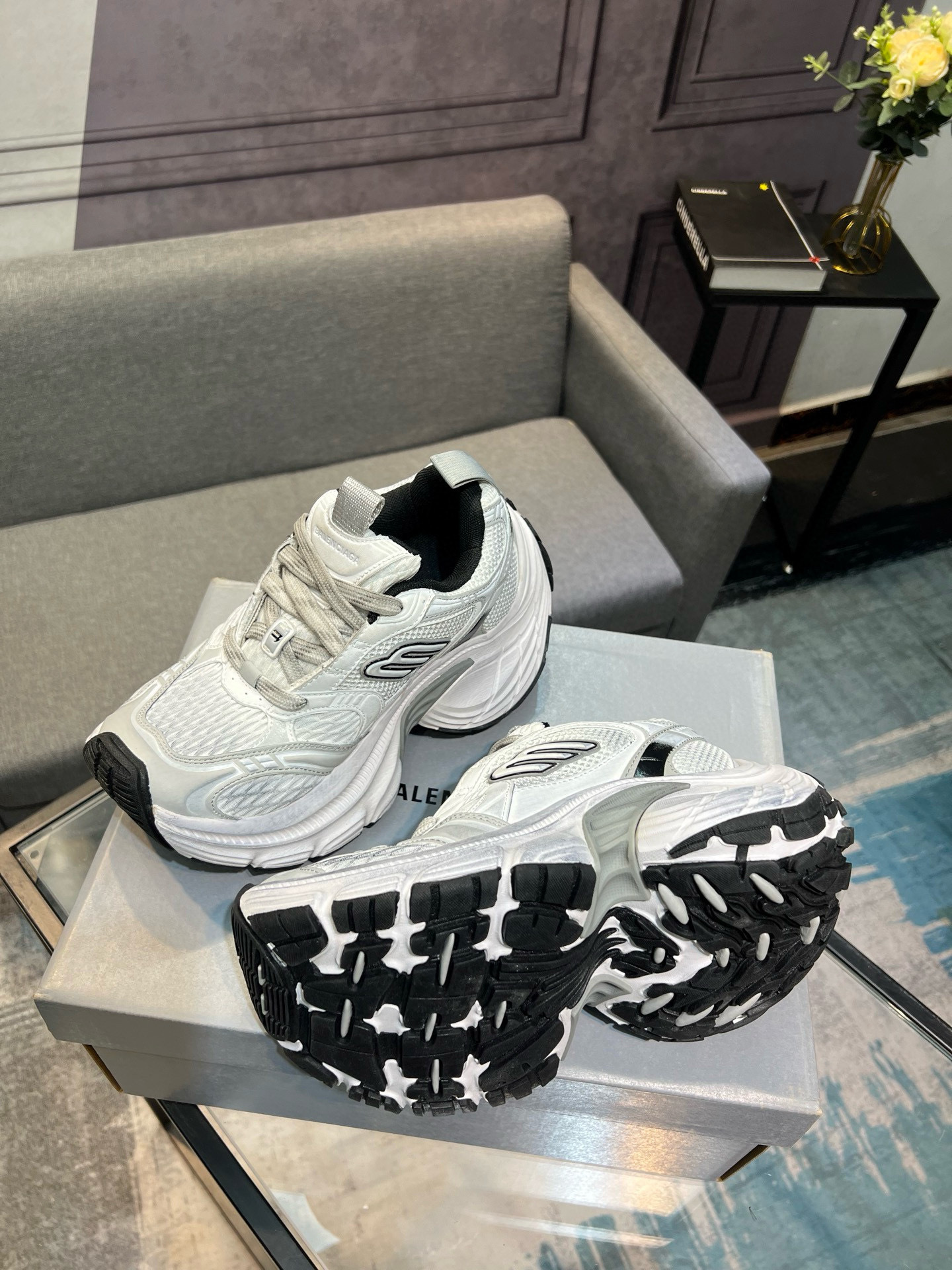 balenciaga unisex sneakers - size 35/46 - Image 3