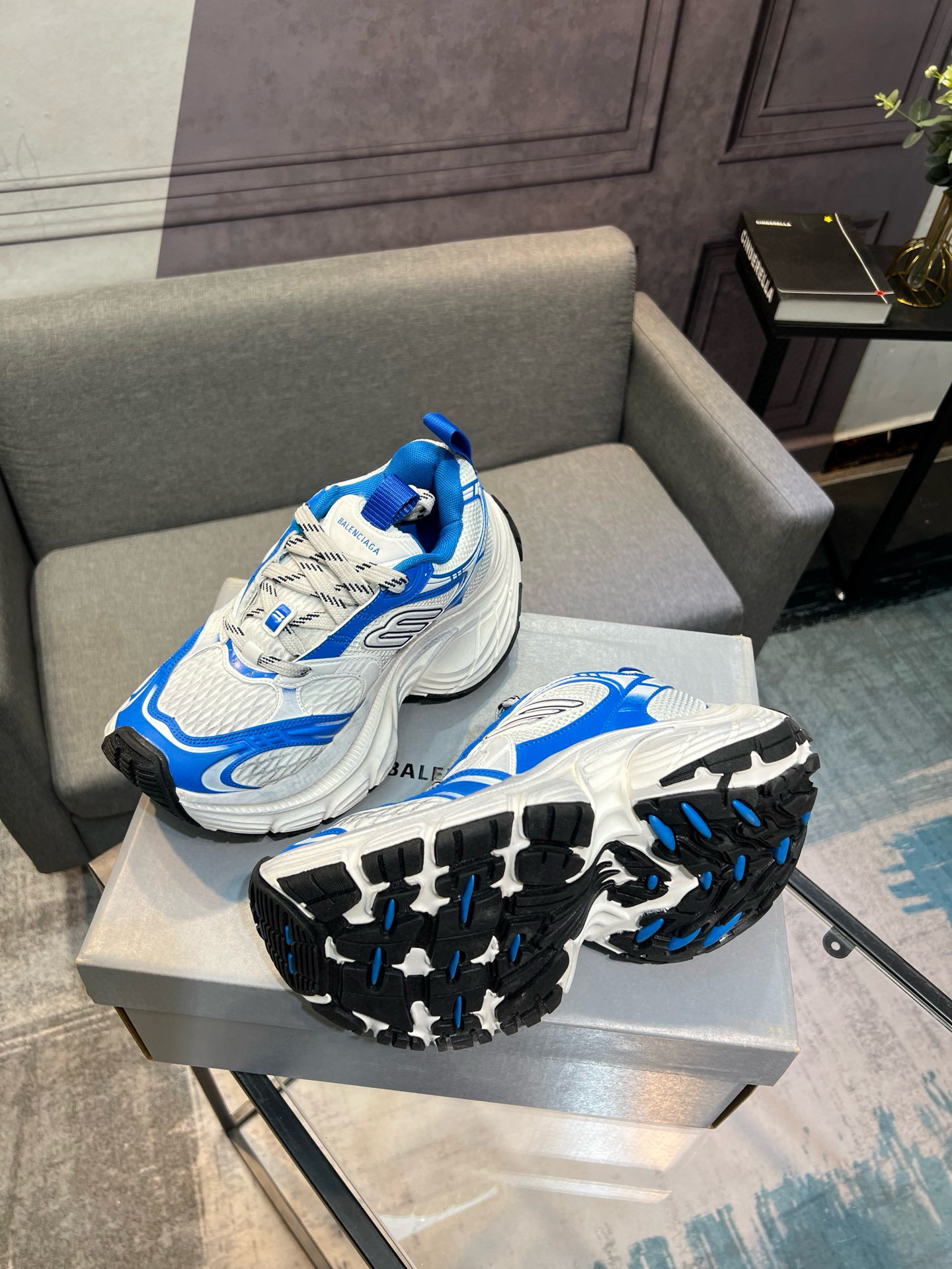 balenciaga unisex sneakers in blue/white - size 35/46 - Image 3