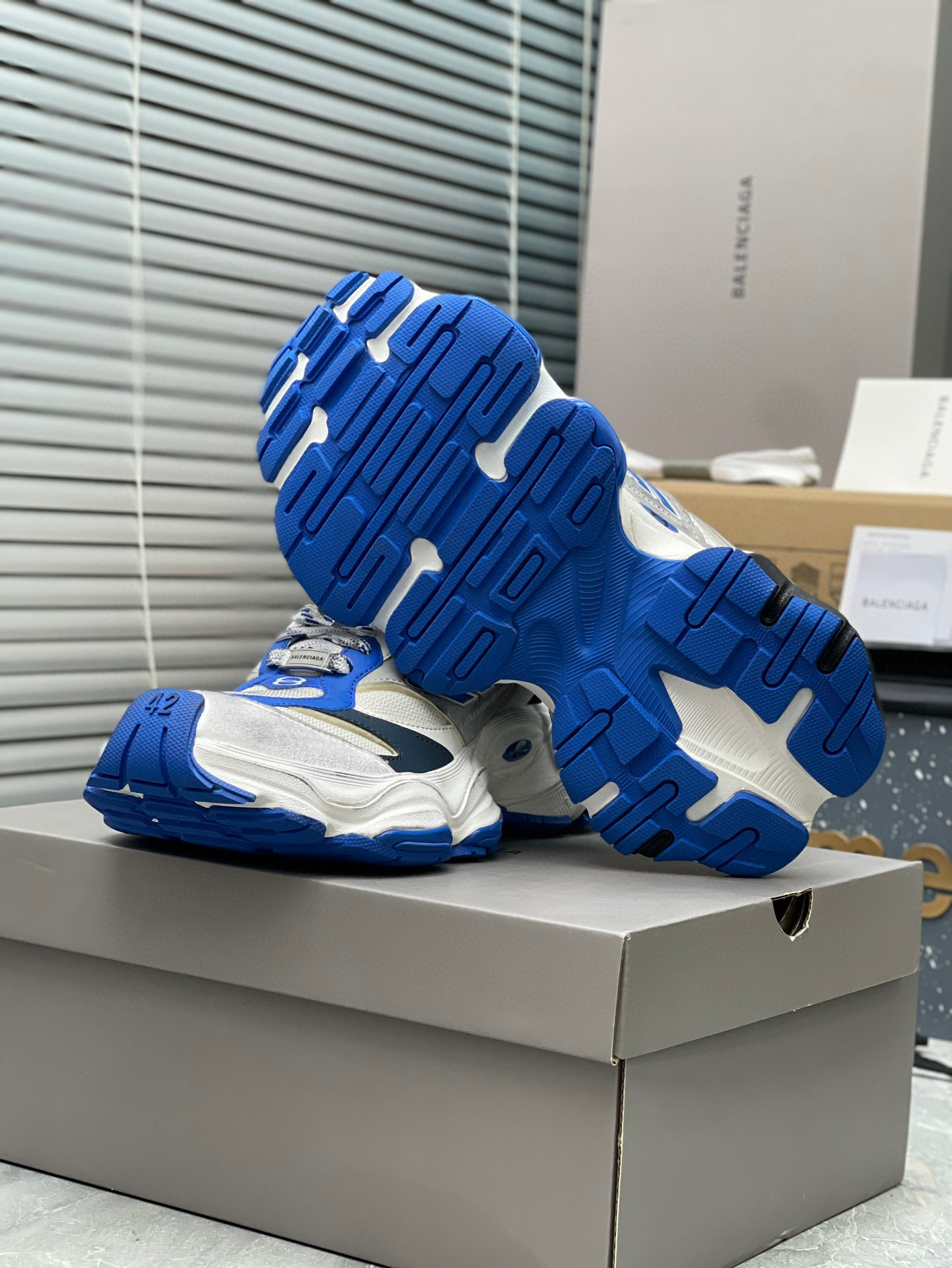 balenciaga unisex sneakers size 35-44 - model 8068470 - Image 3