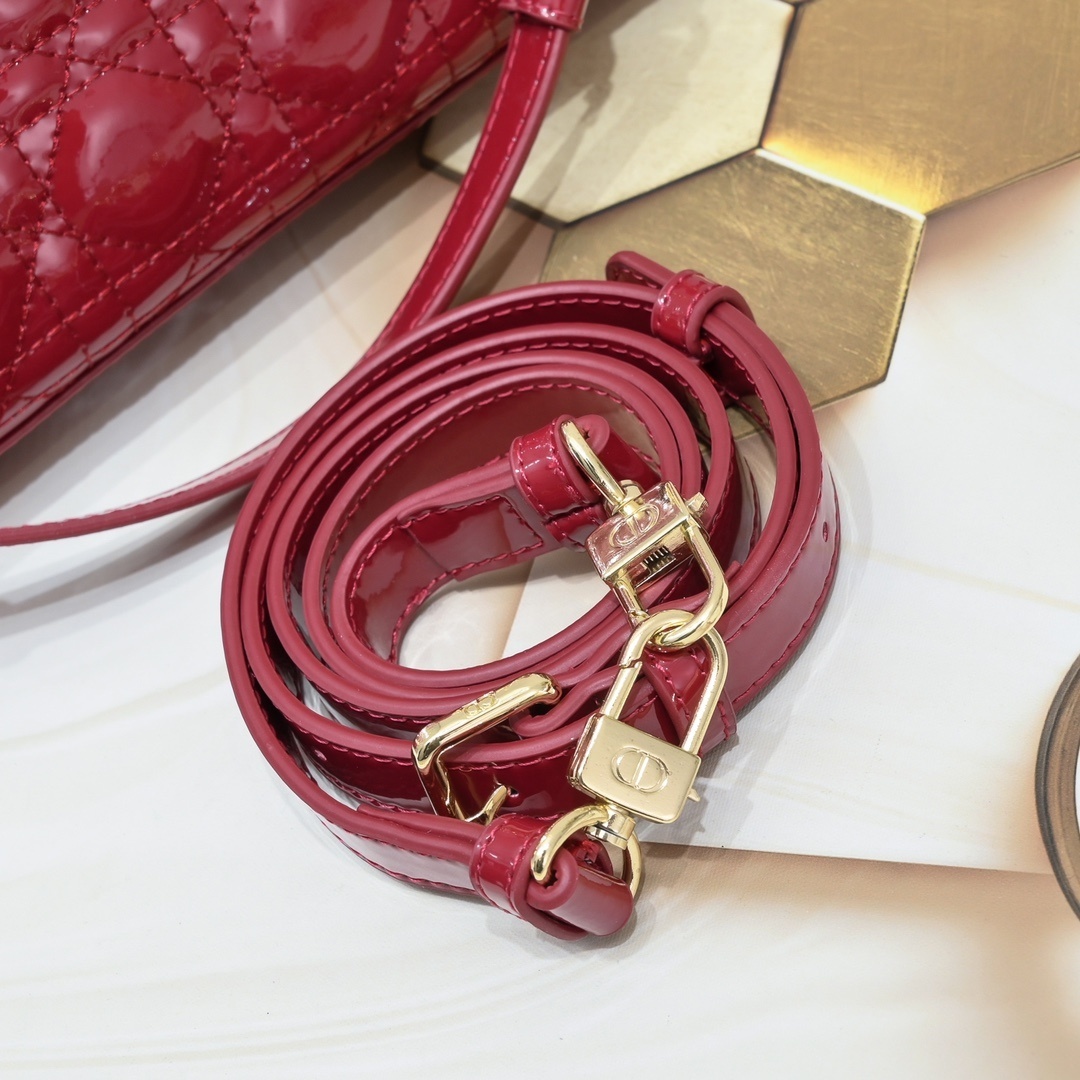 dior red patent leather handbag 26cm - Image 3