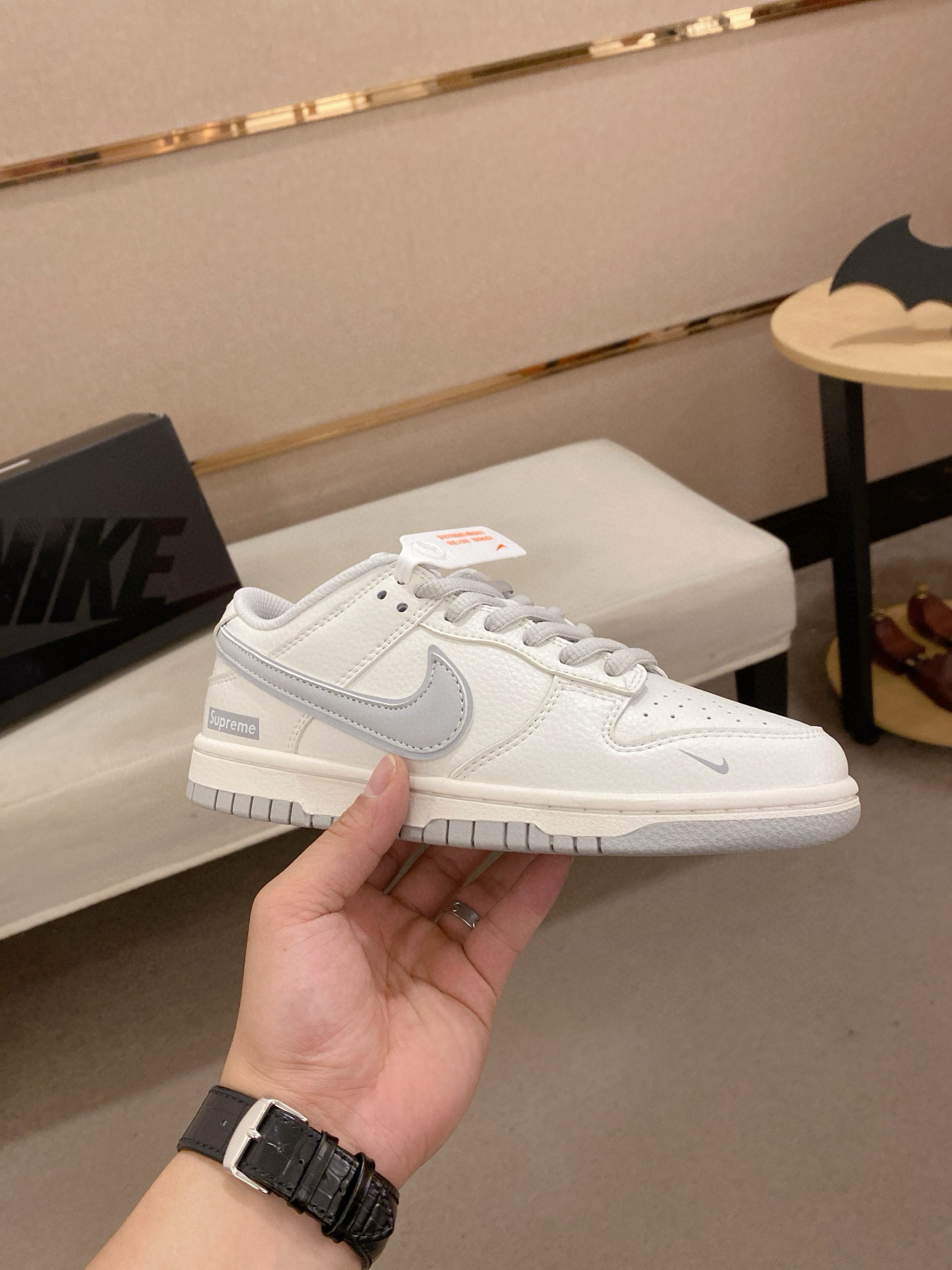 supreme x nike dunk low white/grey - size 35/44 - Image 3