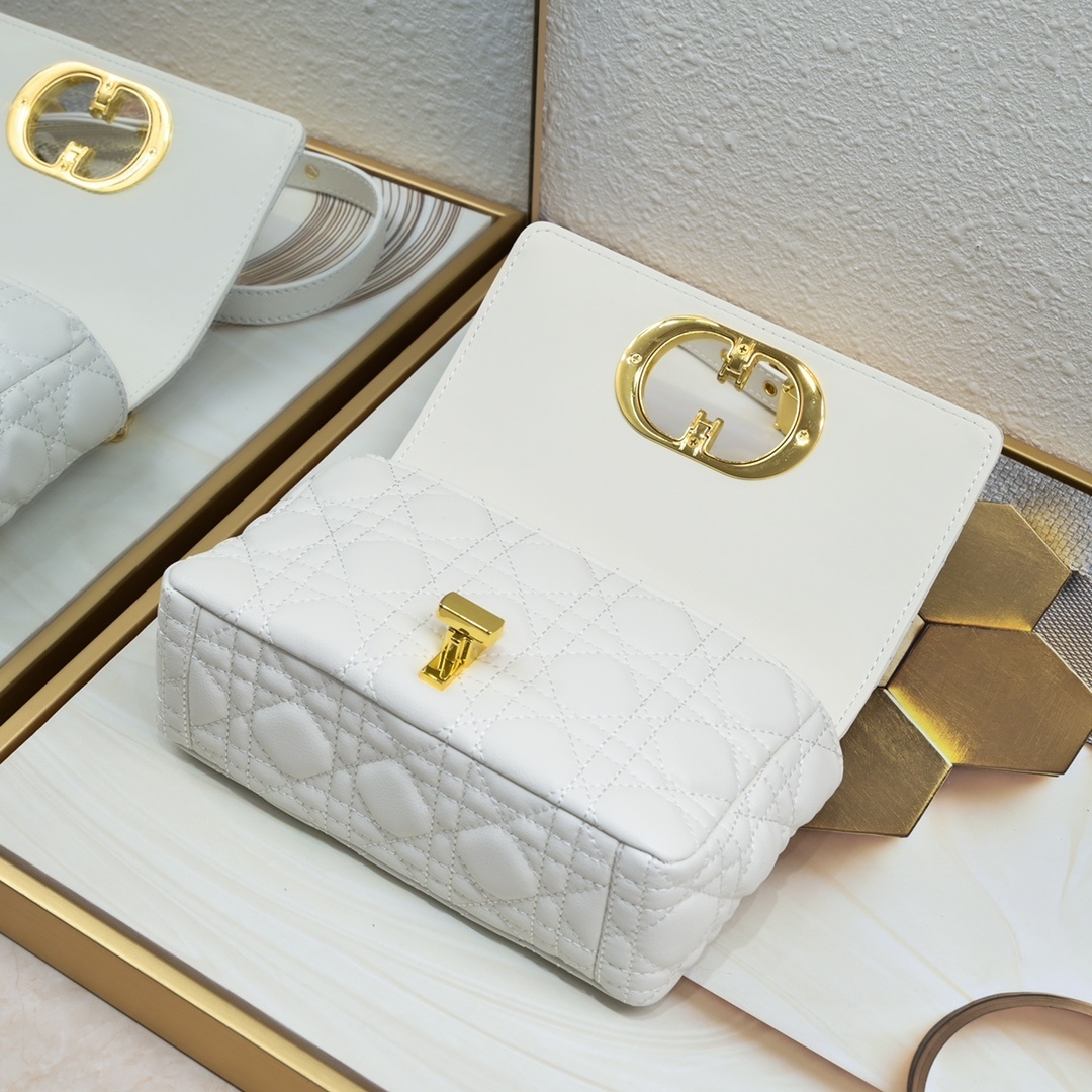 dior quilted white handbag with gold chain - Image 3