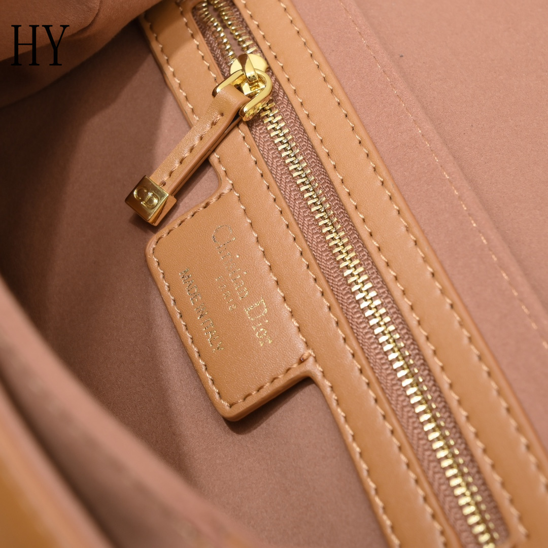 dior tan leather crossbody bag - 22x13x6.5cm - Image 3