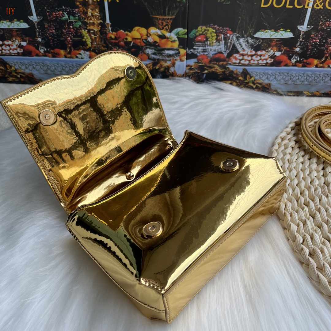 dolce & gabbana gold dg logo handbag 17.5x13.5x6.5 - Image 3