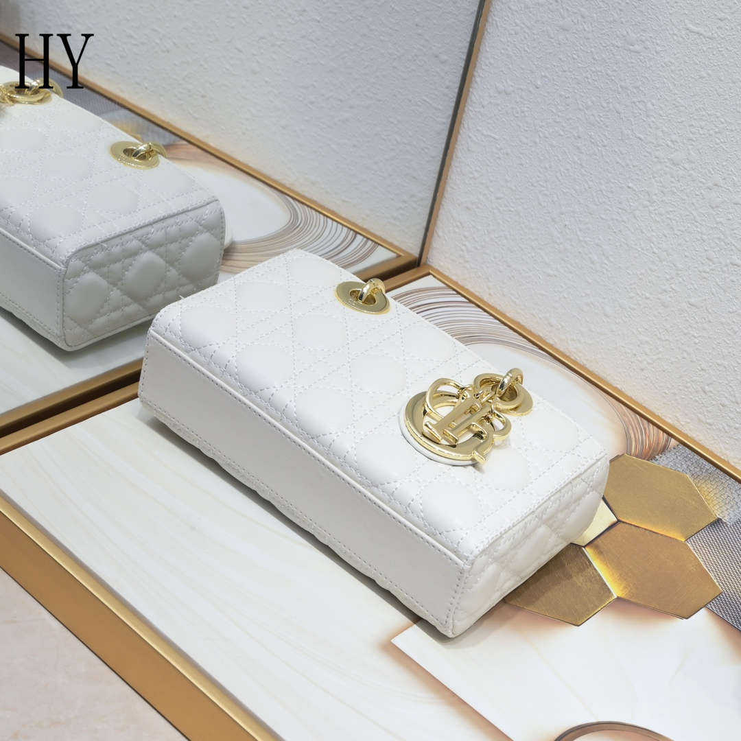 dior white quilted handbag 22cm - Image 3