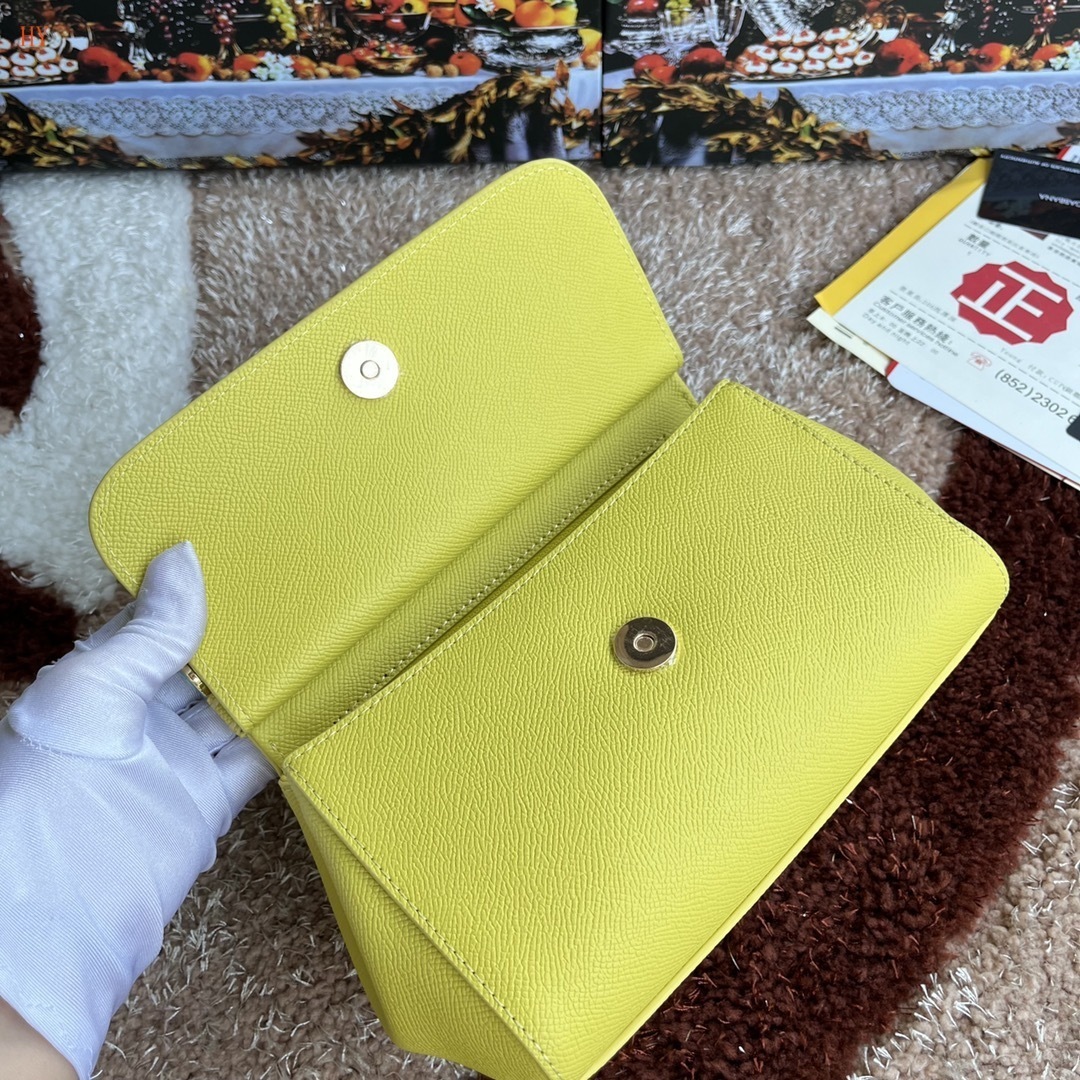 dolce & gabbana yellow handbag 20*17*7 cm - Image 3