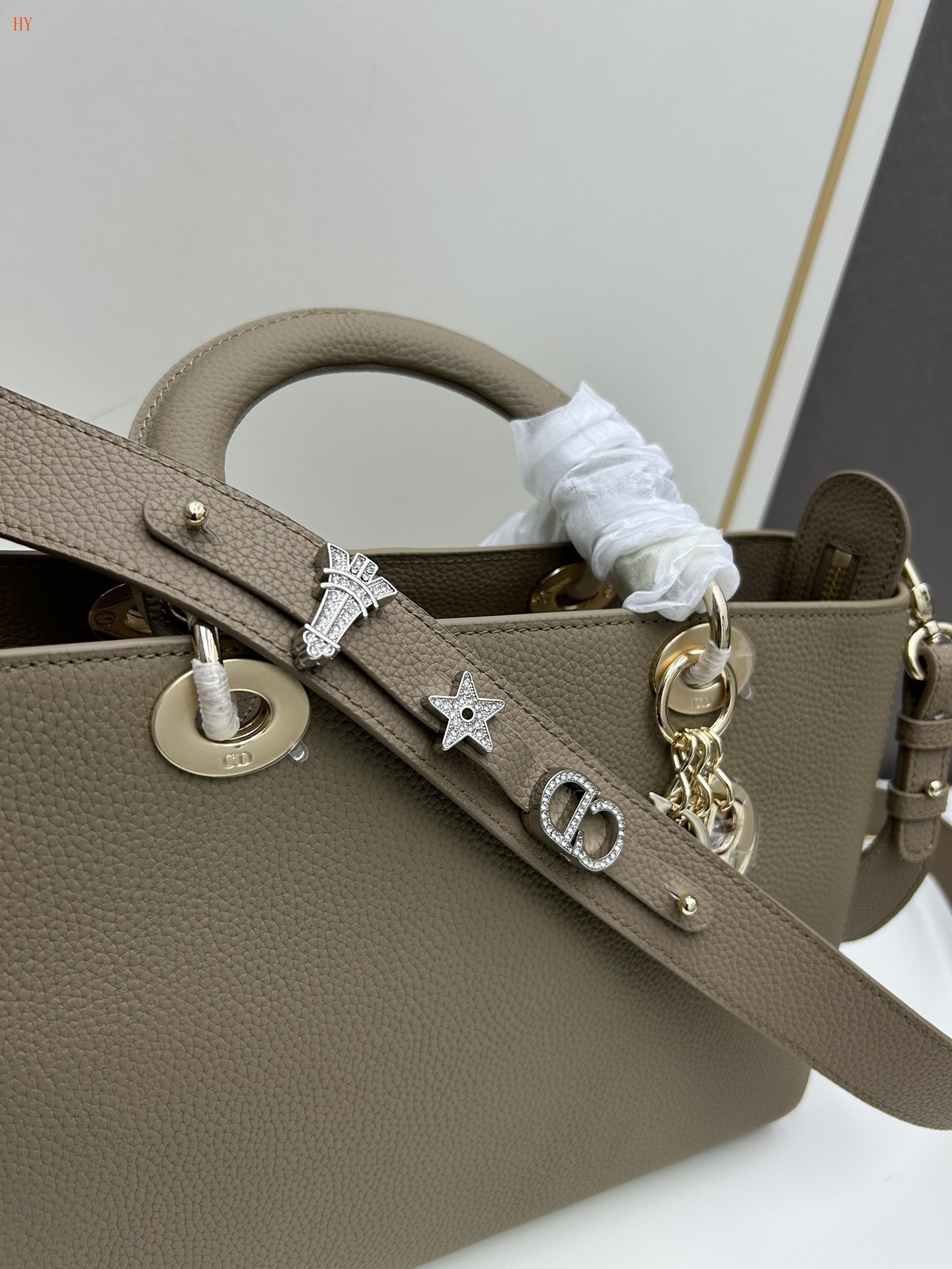 dior 30/26 handbag in brown - Image 3
