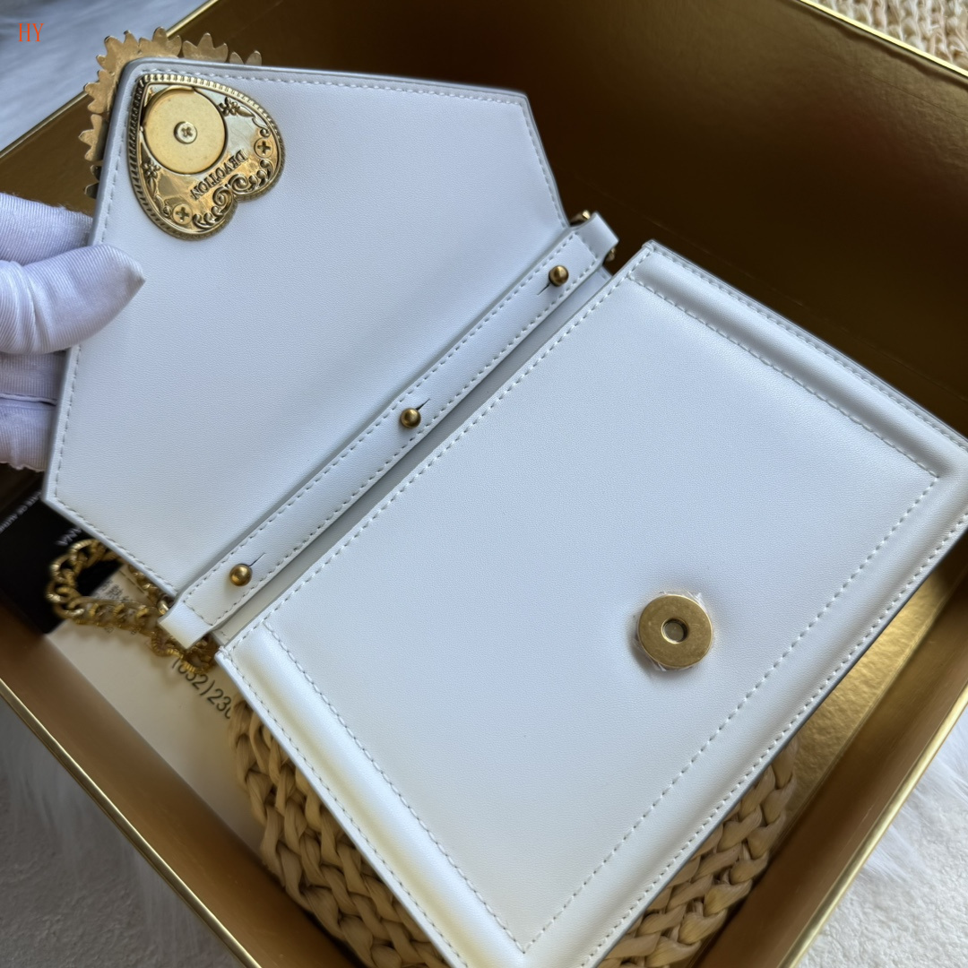 dolce & gabbana white heart bag 19*13*4.5 - Image 3