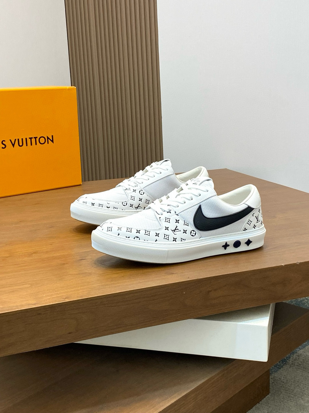 louis vuitton high-end sneakers size 39/44 - Image 3