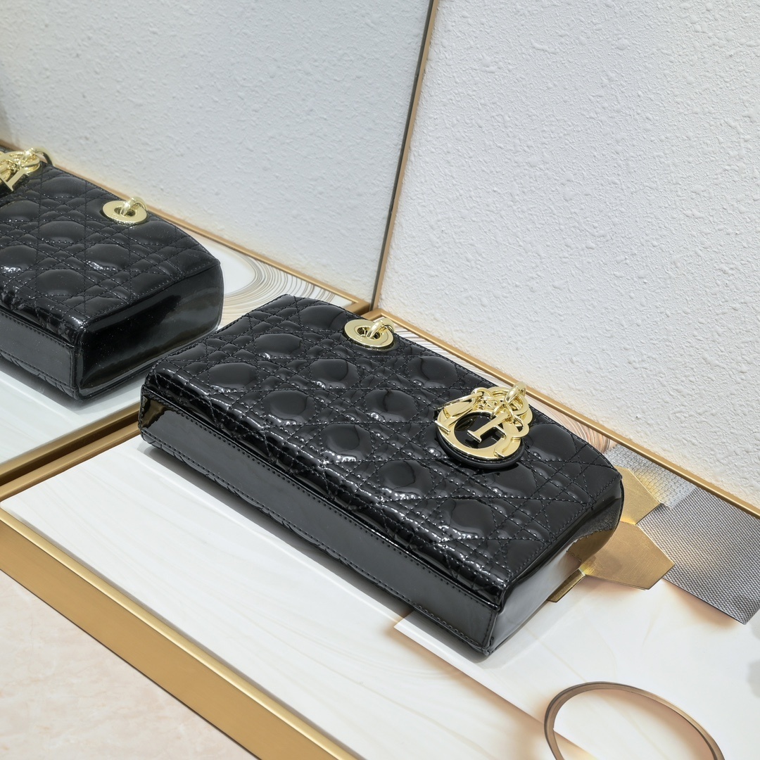 dior black patent leather handbag 26cm - Image 3