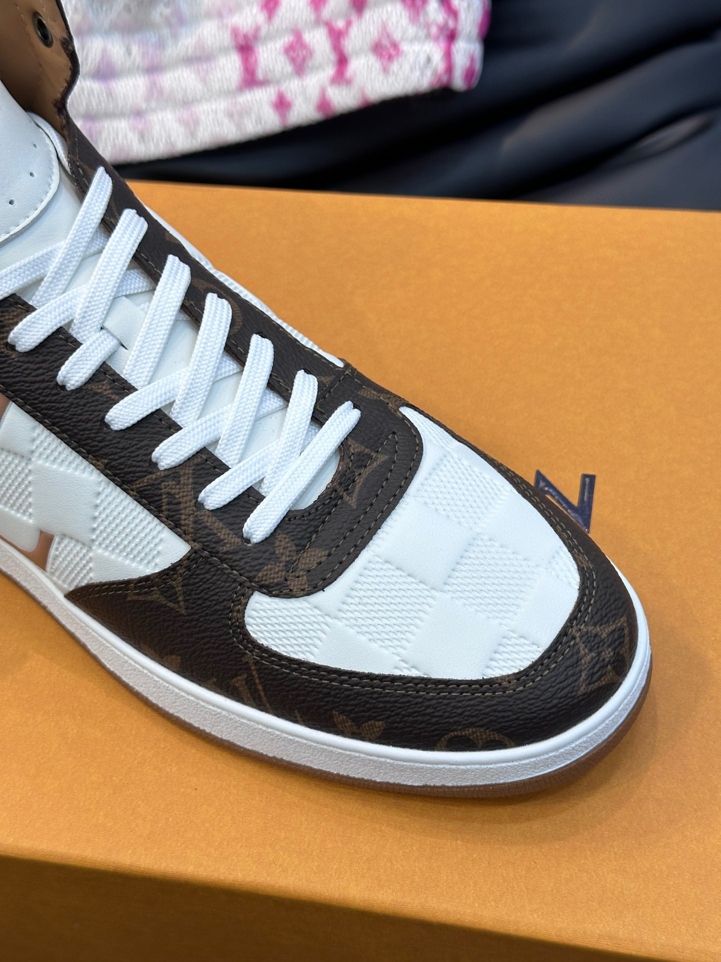 louis vuitton high-top sneakers 38-44 - Image 3