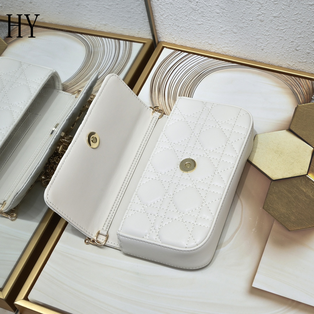 dior quilted white crossbody bag - 18.5 x 10 x 4 cm - Image 3