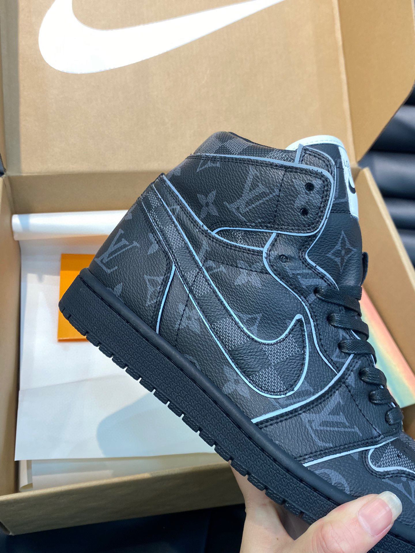 louis vuitton high-top sneakers 38-44 - Image 3