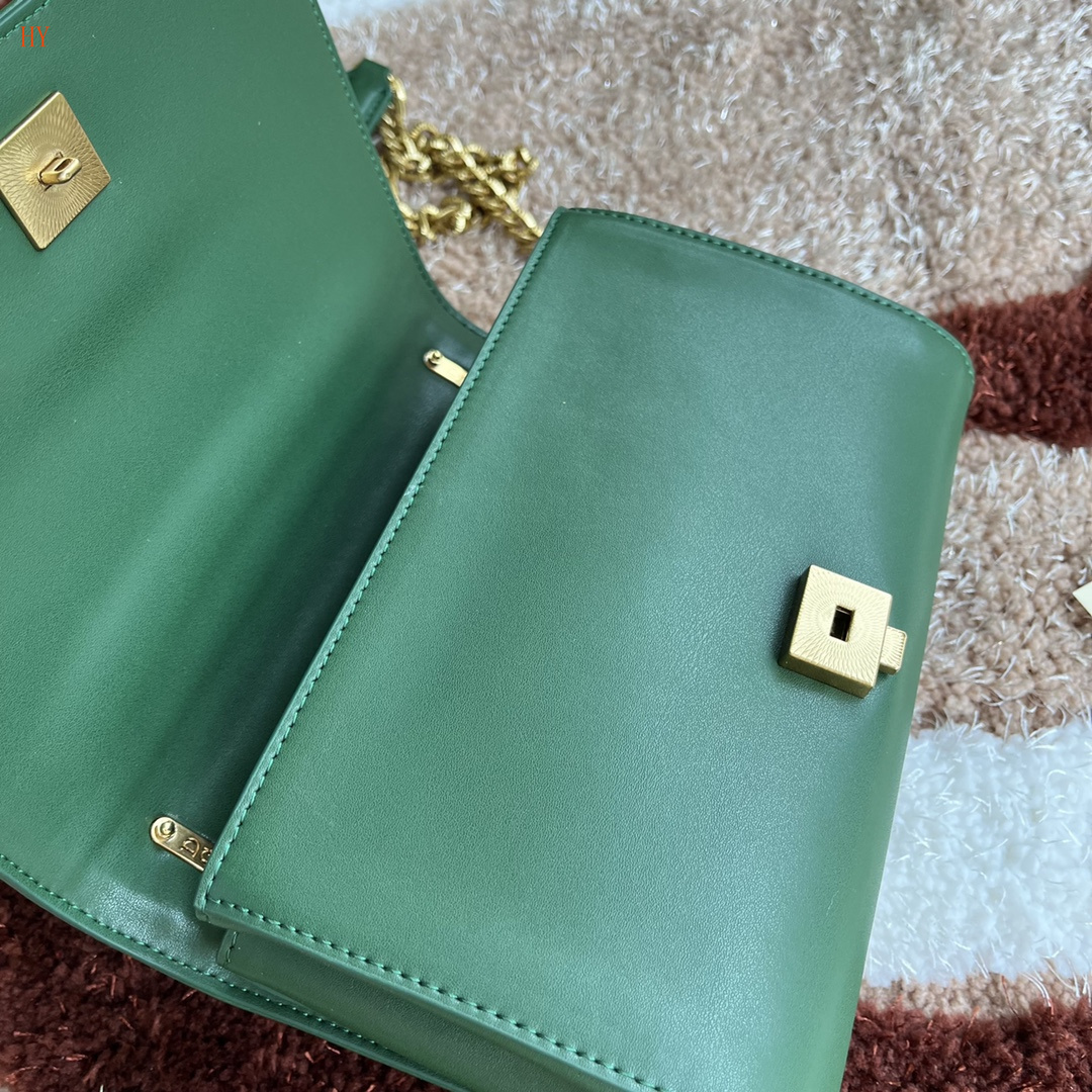 dolce & gabbana green quilted bag with heart detail - Image 3