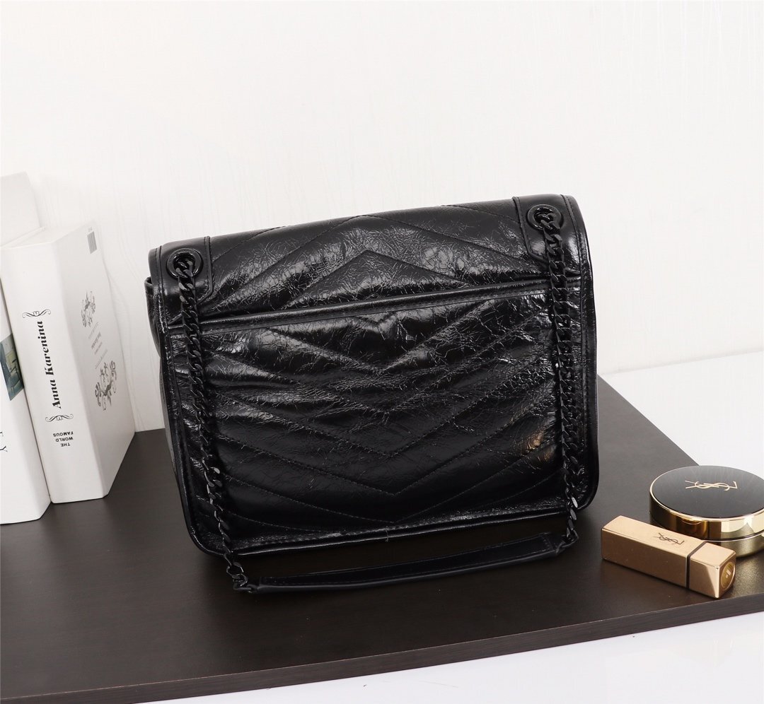 yves saint laurent black quilted handbag 28x20x9 - Image 3