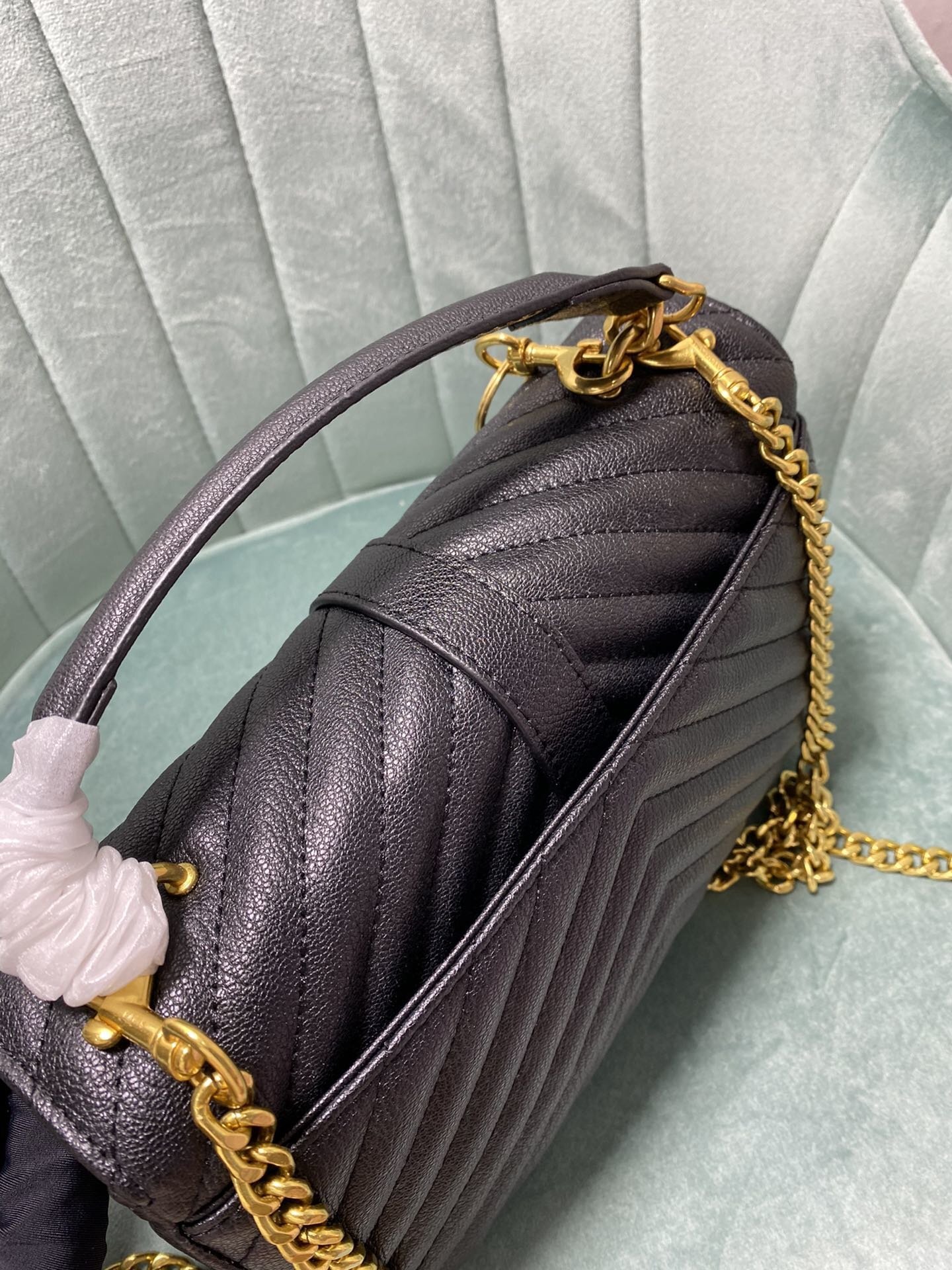 yves saint laurent black quilted handbag 24*18*8.5 - Image 3