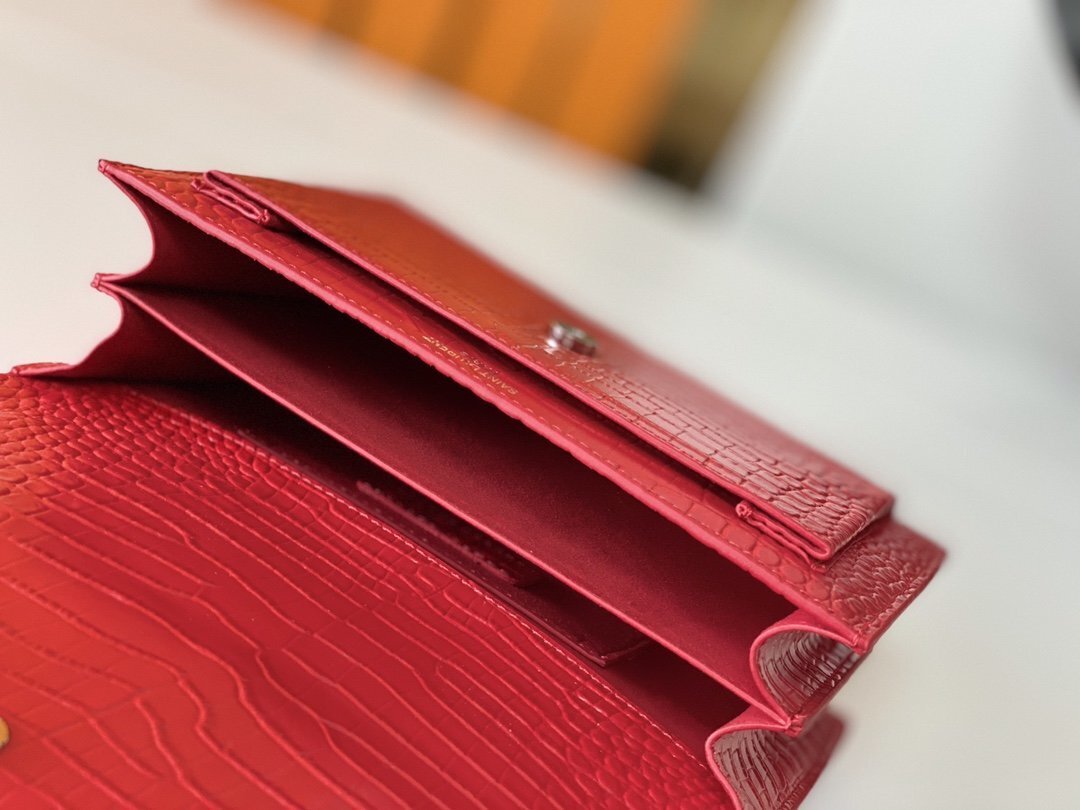 yves saint laurent red croc-embossed leather bag 22×8×16 - Image 3