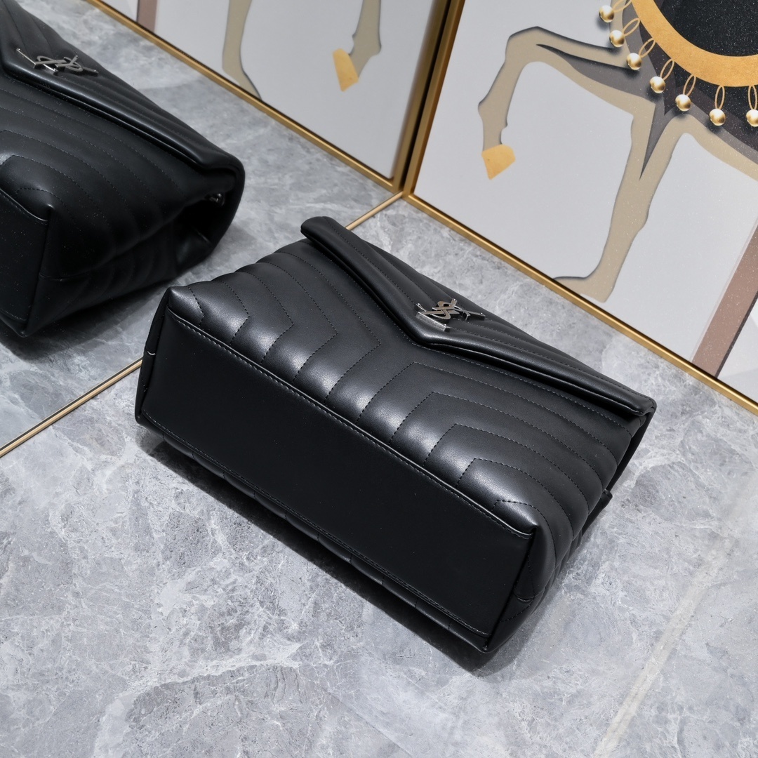 yves saint laurent black chevron bag 31x22x11 cm - Image 3