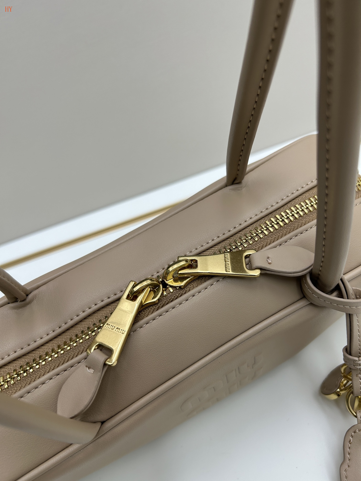 miu miu handbag 28x11x8 cm - elegant beige - Image 3