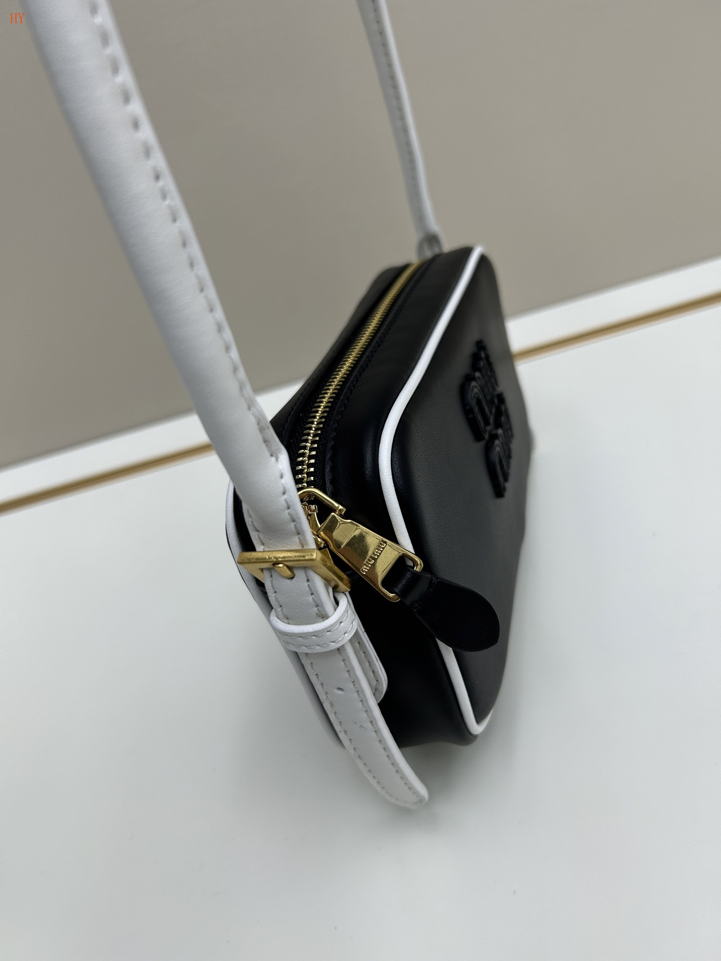 miu miu black crossbody bag 21*12*5 cm - Image 3