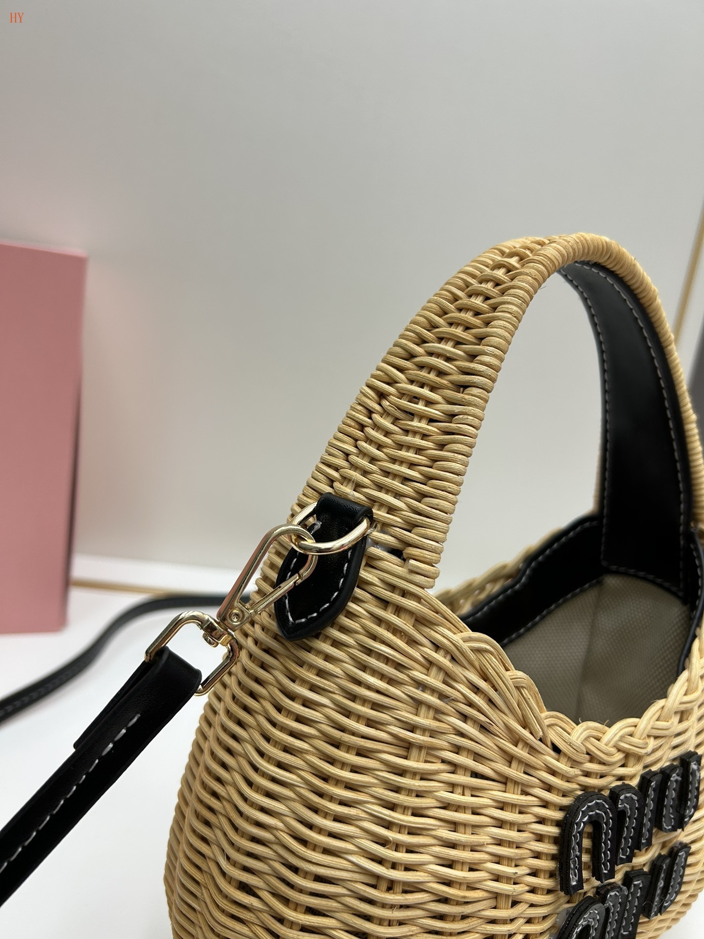 miu miu woven handbag 20x14x6 cm - stylish and chic - Image 3