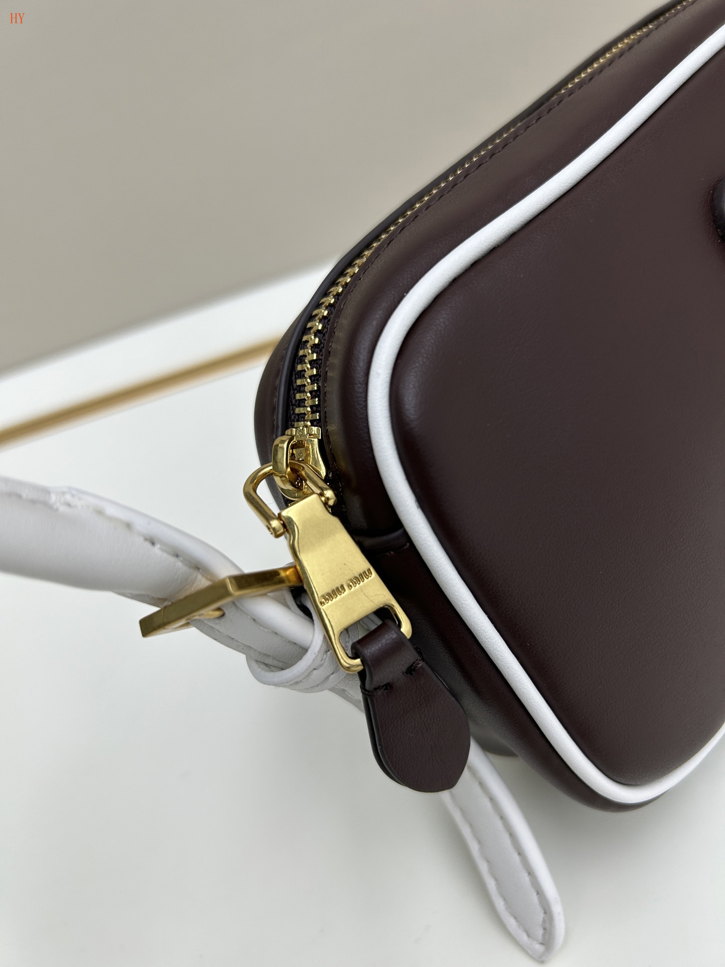 miu miu brown crossbody bag 21*12*5 cm - Image 3