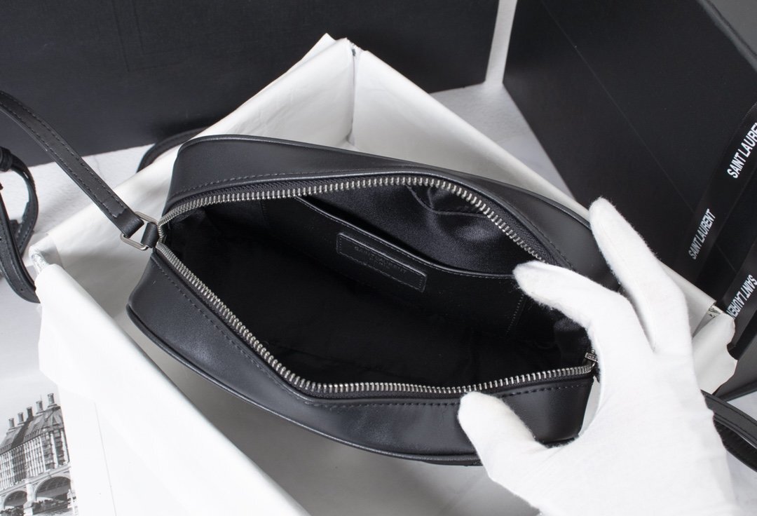 yves saint laurent black quilted crossbody bag 23x16x6 - Image 3