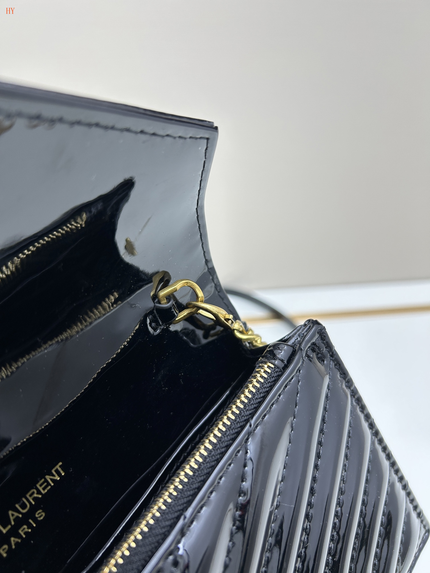 yves saint laurent black patent leather bag 19x13x4 cm - Image 3