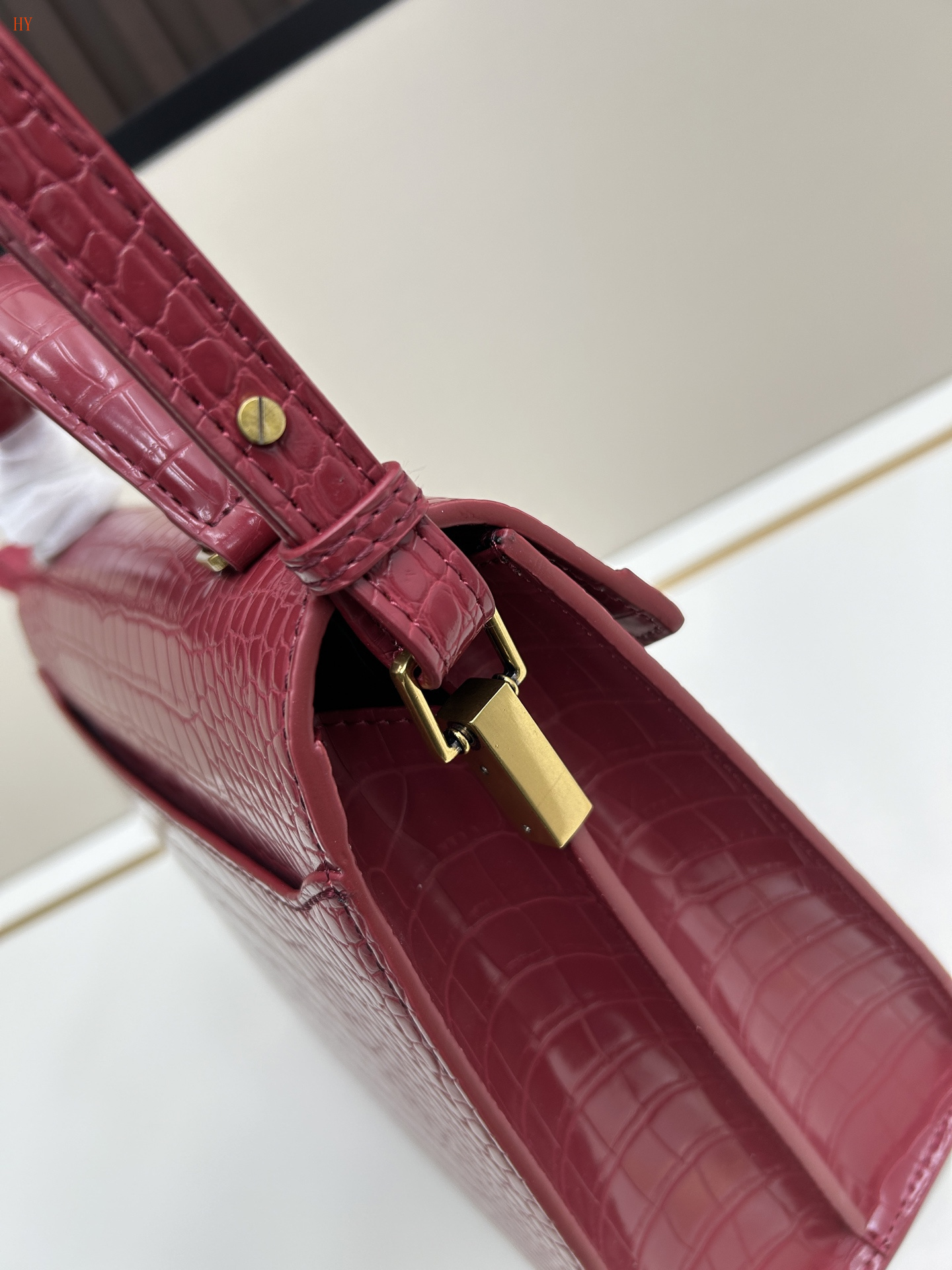 yves saint laurent croc-embossed handbag - 24x21x11 cm - Image 3