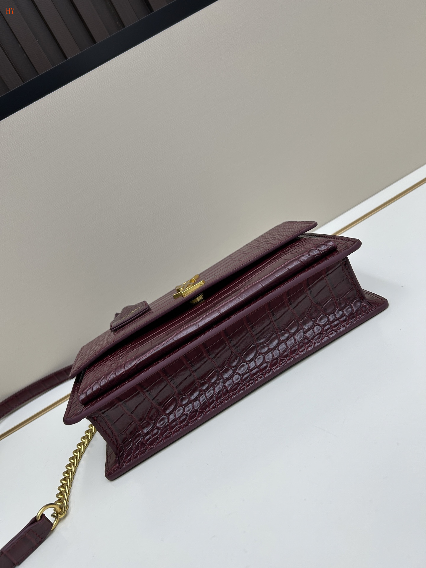 yves saint laurent crocodile pattern bag 25*17*6 cm - Image 3
