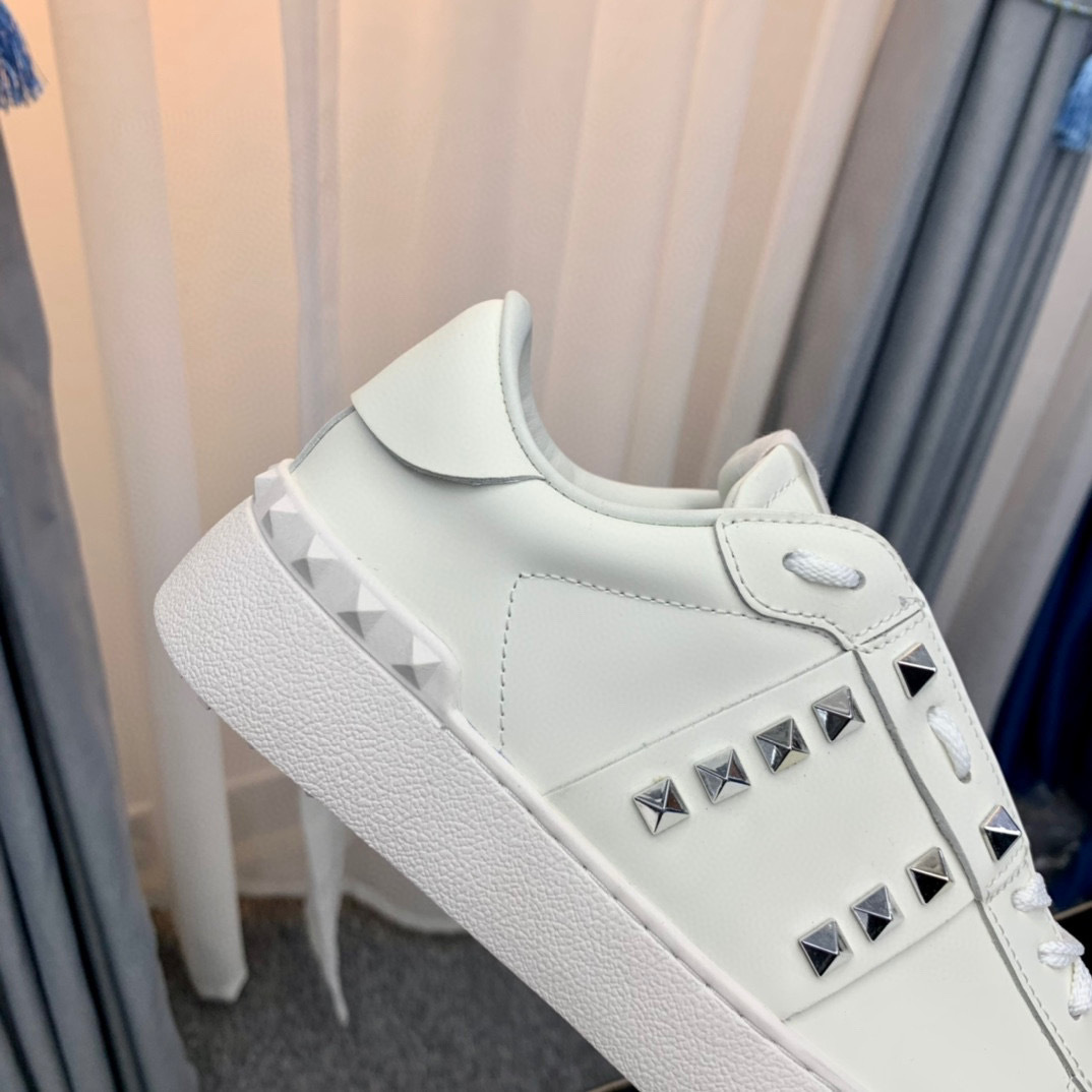 valentino couples sneakers 35-44 with studded design - Image 3