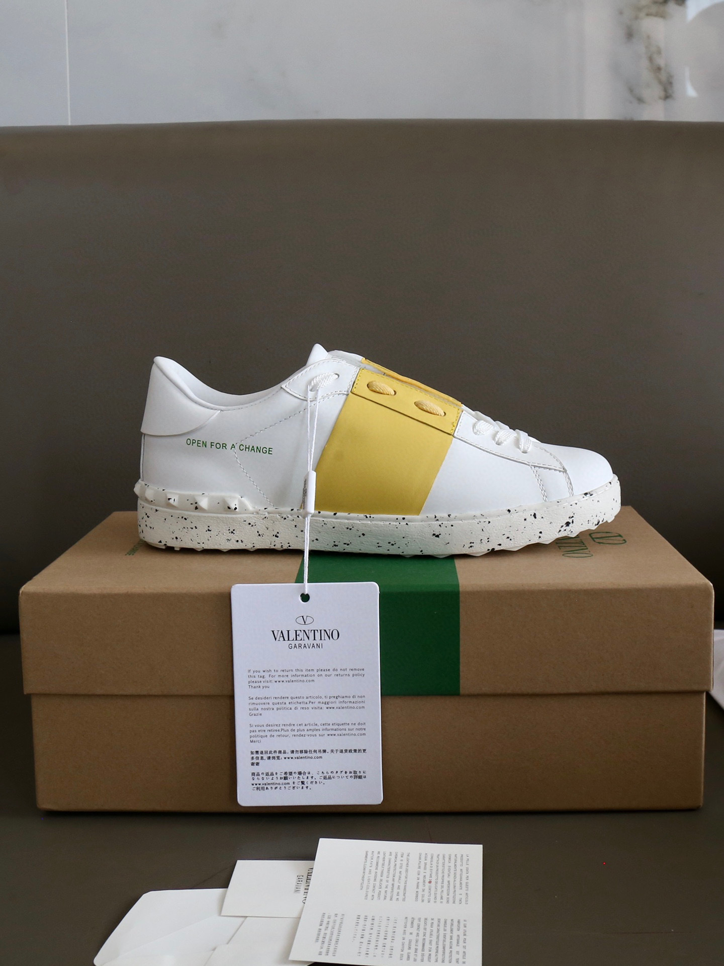 valentino unisex sneakers 35-44 with yellow accents - Image 3