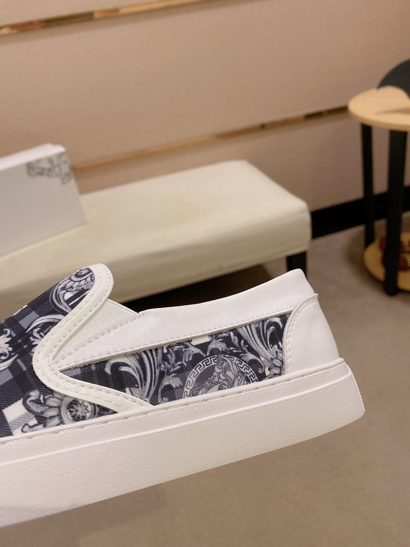 versace slip-on shoes 38-44 - stylish and comfortable - Image 3