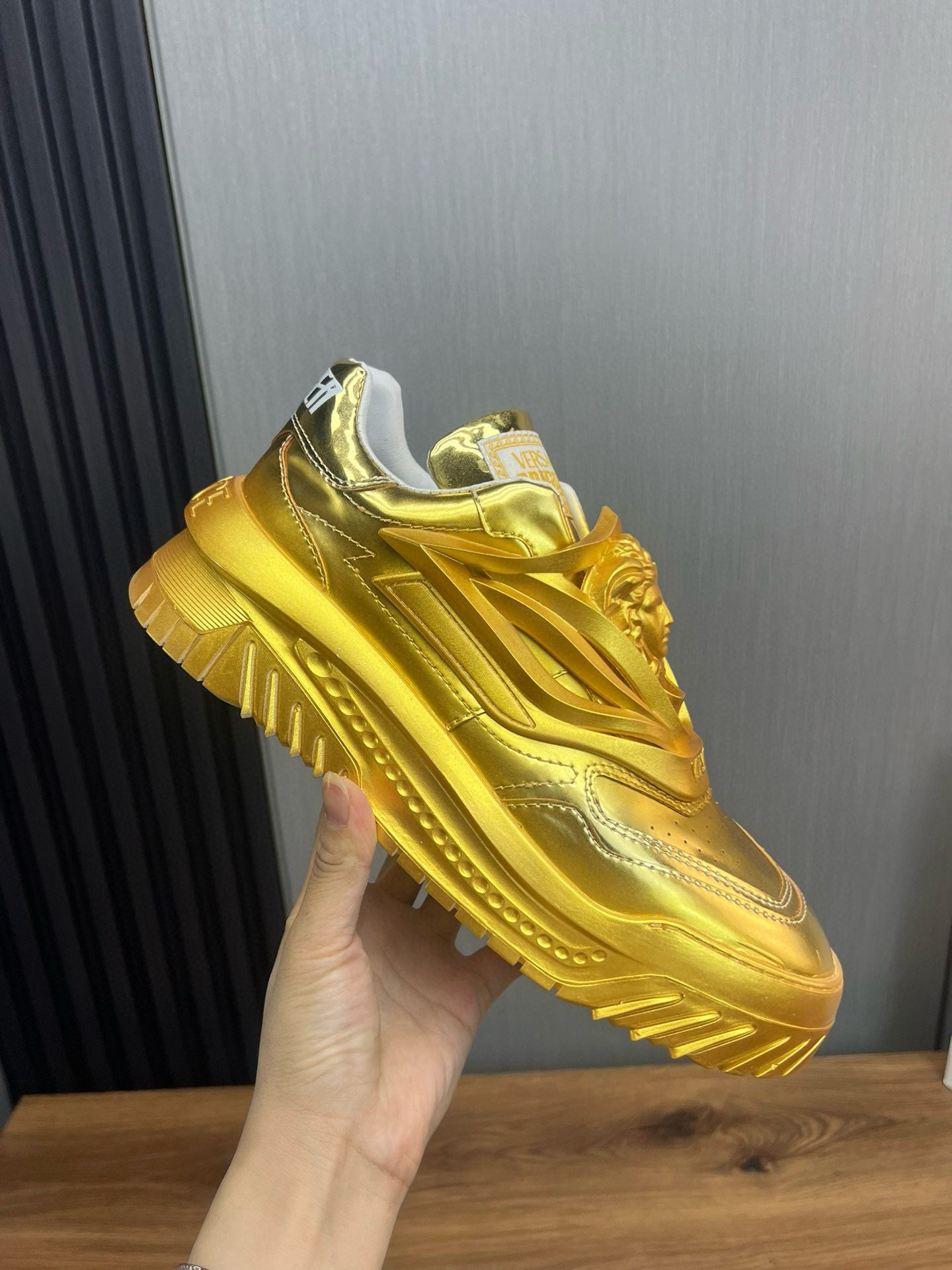 versace casual shoes - gold - sizes 38/44 - Image 4