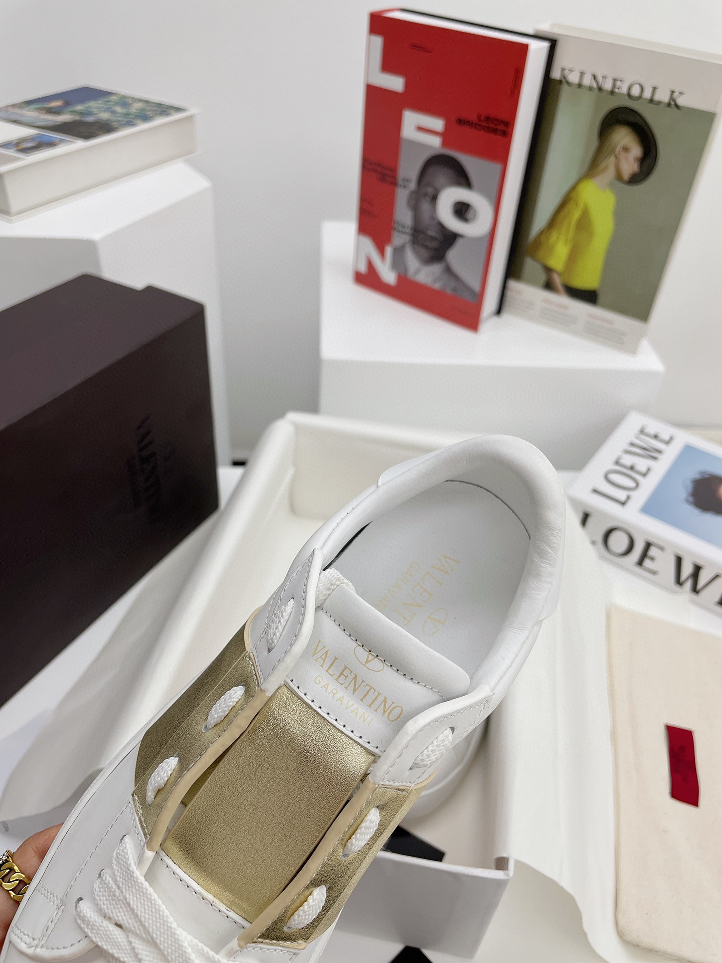 valentino couples sneakers 35-44 with gold accent - Image 4