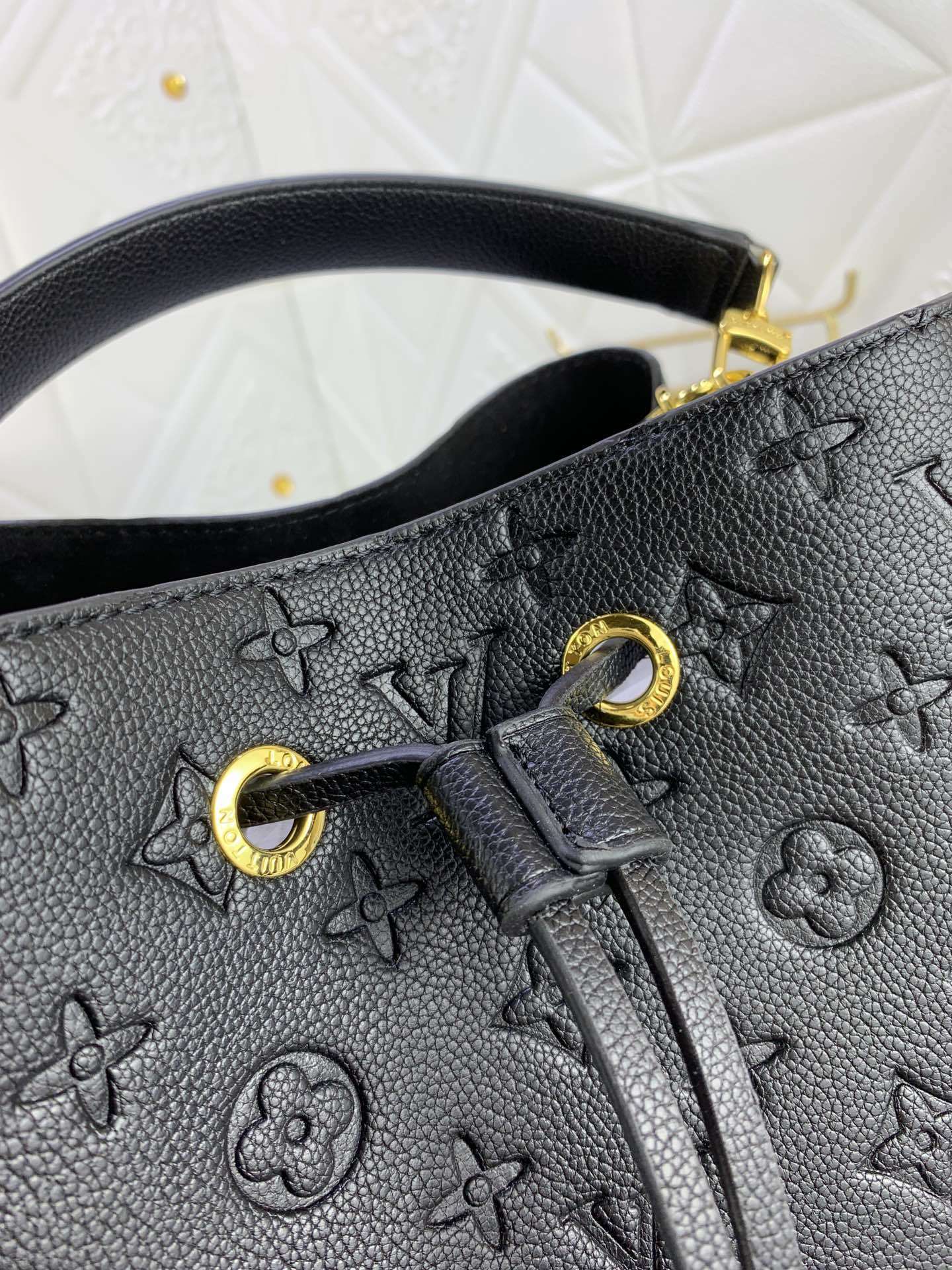 louis vuitton black bucket bag 26x26x17.5 cm - Image 4