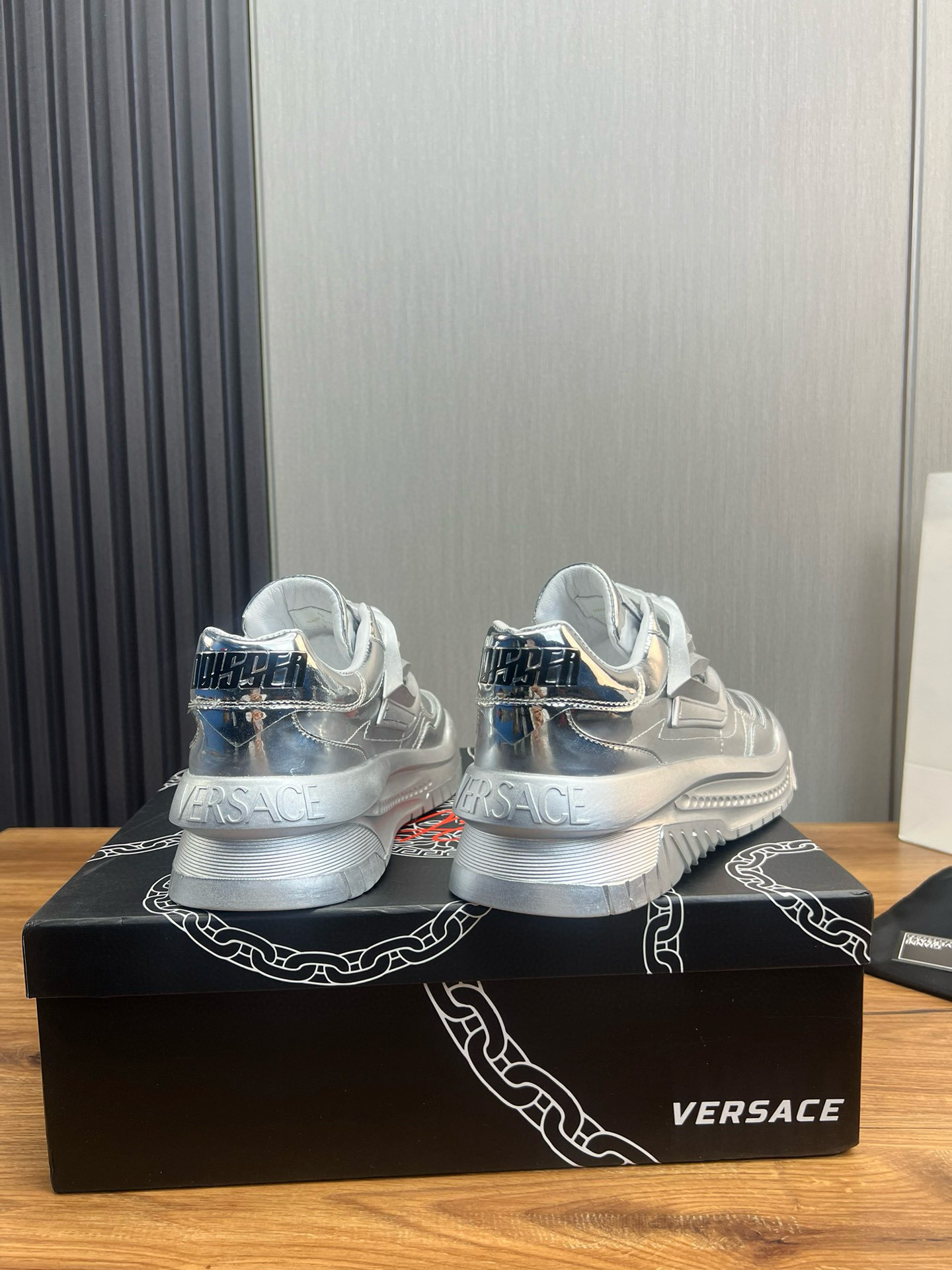 versace silver casual sneakers 38/44 - Image 4