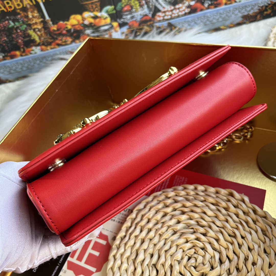 dolce & gabbana red dg logo bag 21x15x4 cm - Image 4