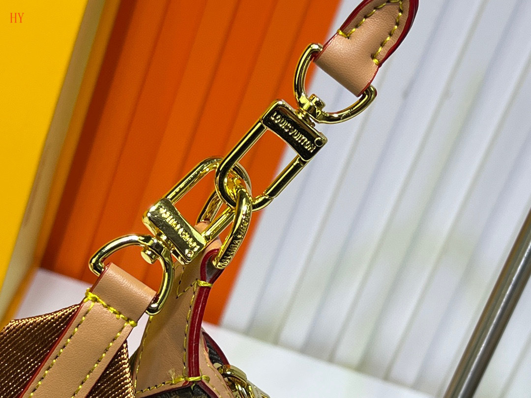 louis vuitton monogram shoulder bag 33*22*9 - Image 4
