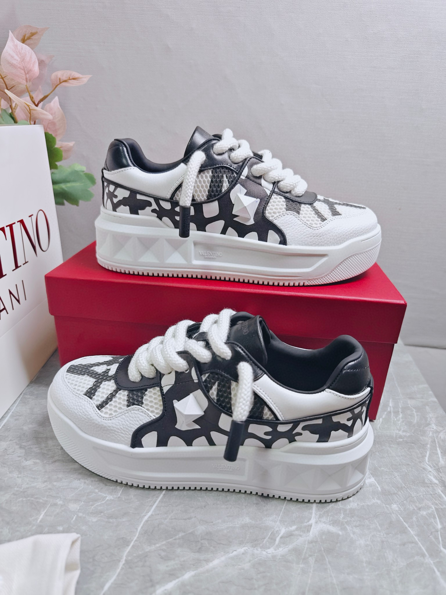 valentino couples sneakers 35/44 - stylish black and white - Image 4