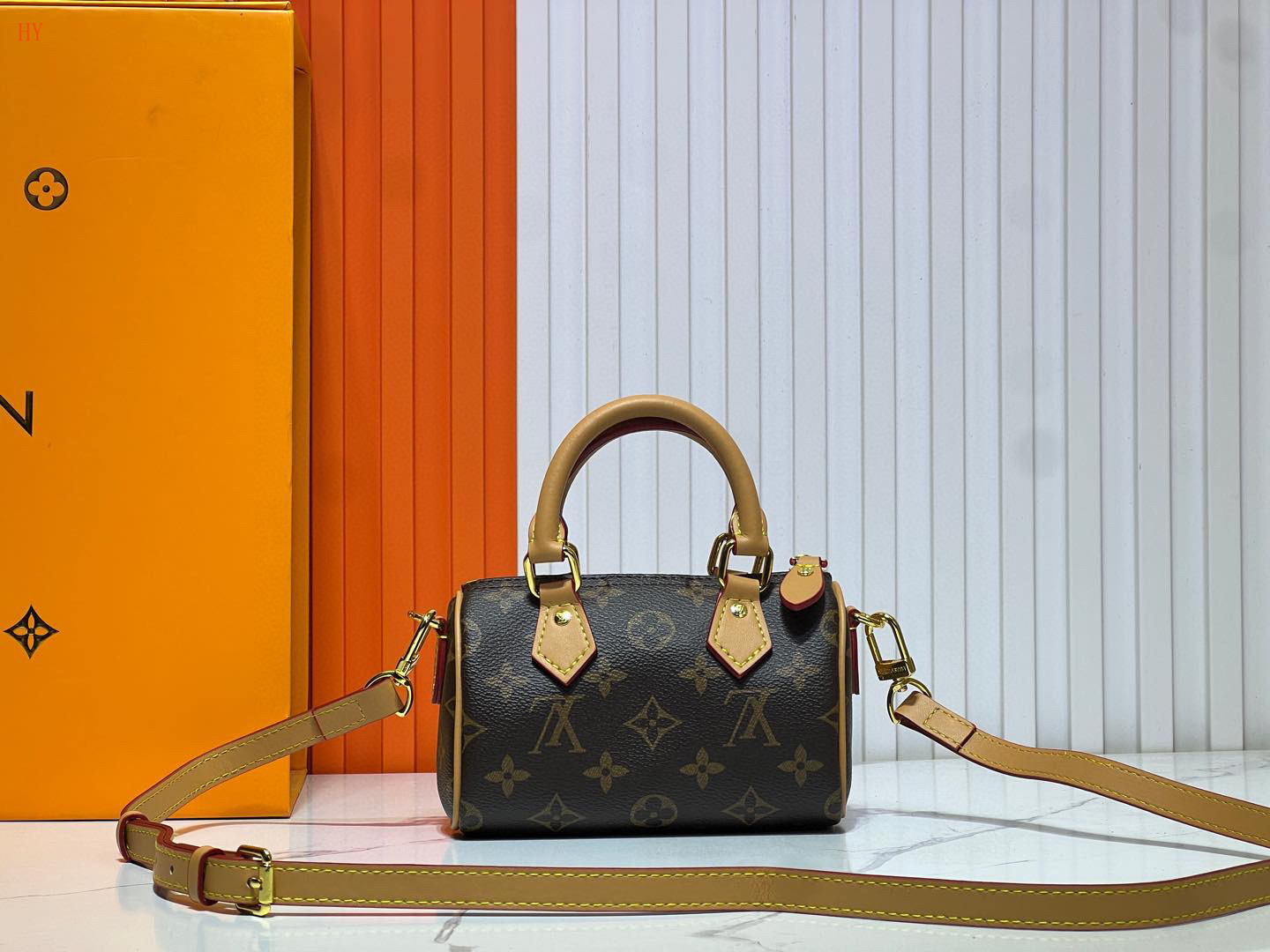 louis vuitton monogram mini handbag 16*11*9 - Image 4