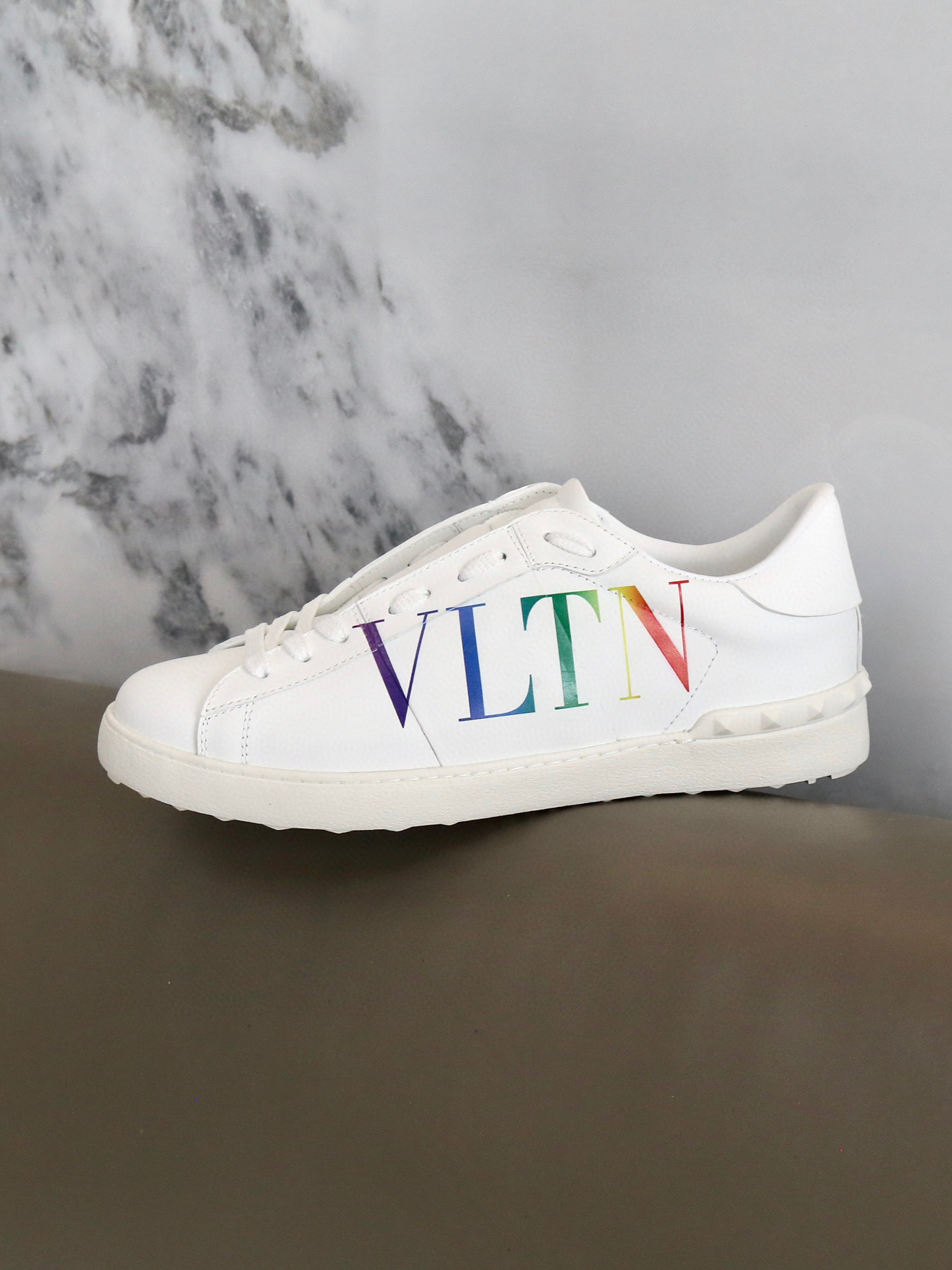 valentino vltn logo sneakers - unisex 35-44 - Image 4