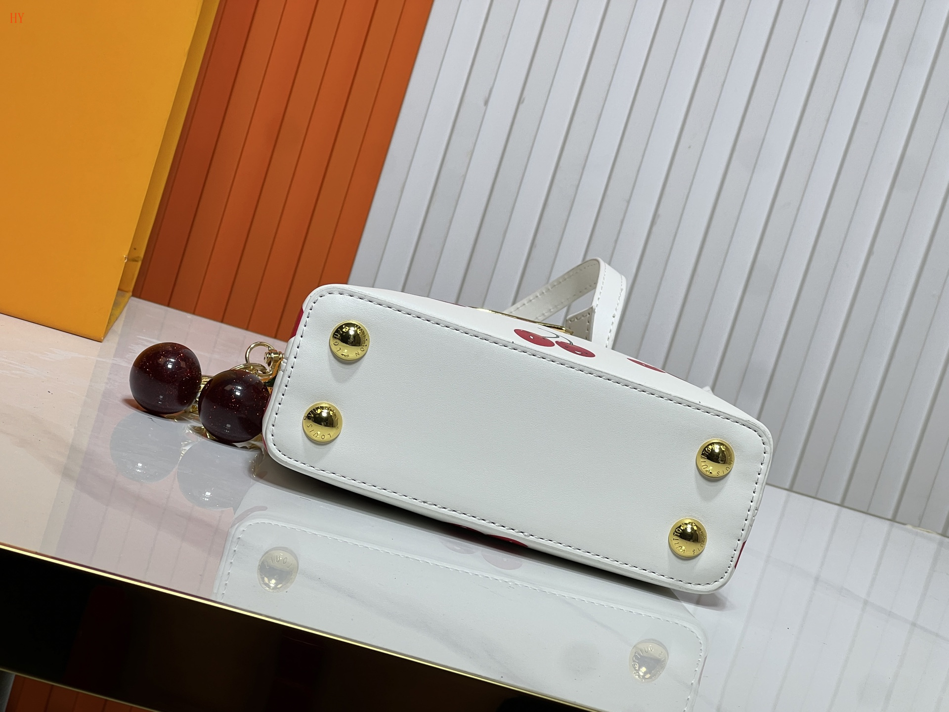 louis vuitton cherry print mini bag 21*14*8 - Image 4