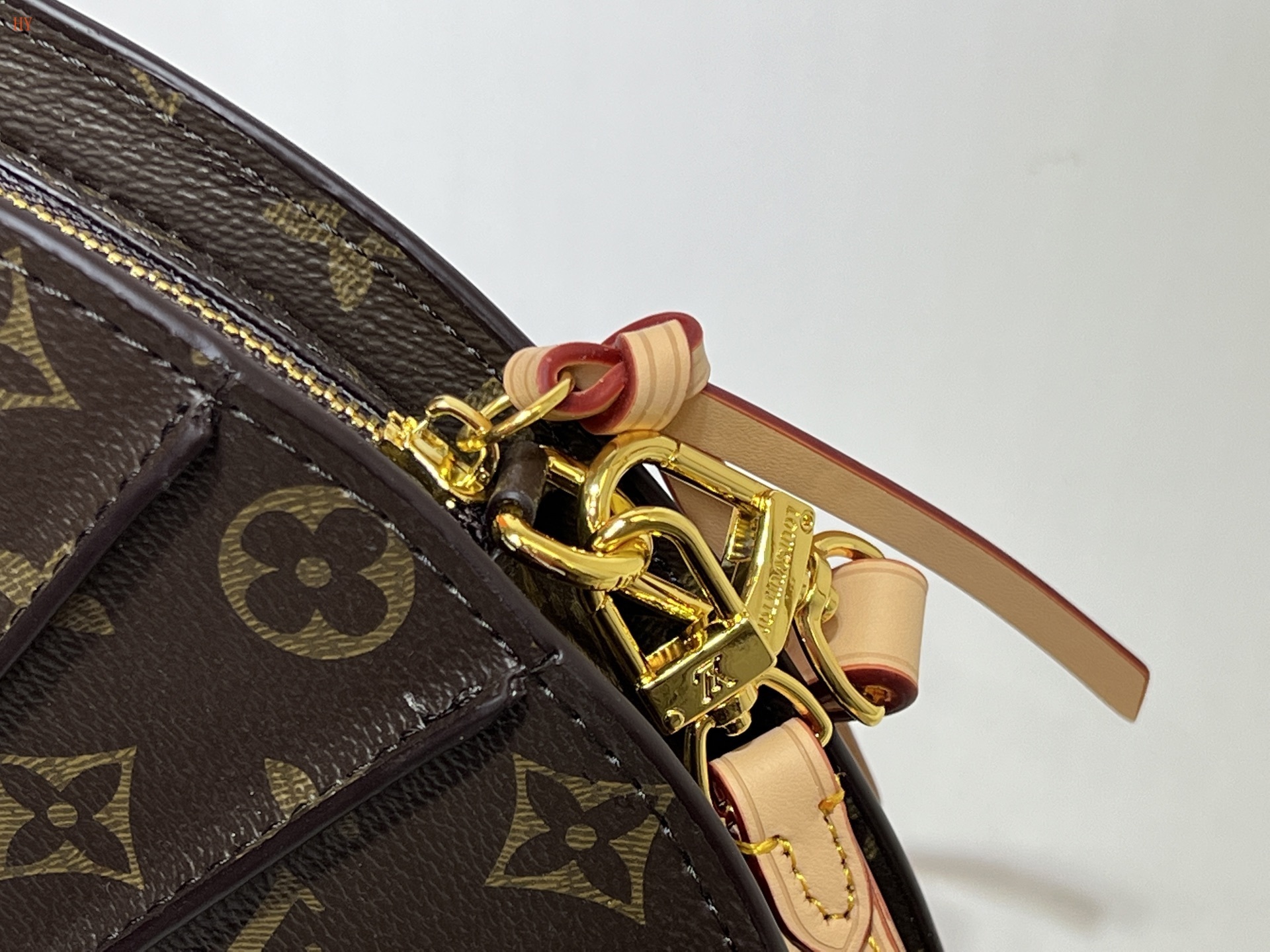 louis vuitton fan-shaped bag - 37x19x6 cm - Image 4