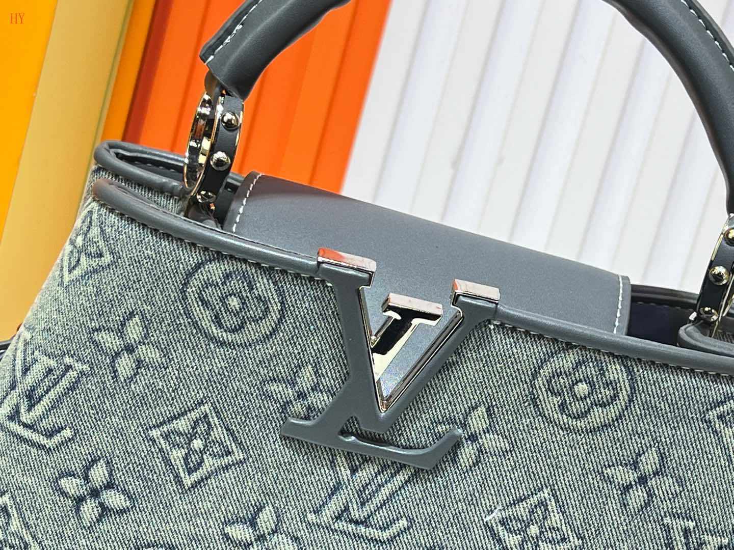 louis vuitton gray monogram canvas handbag 27x17.93x9 - Image 4