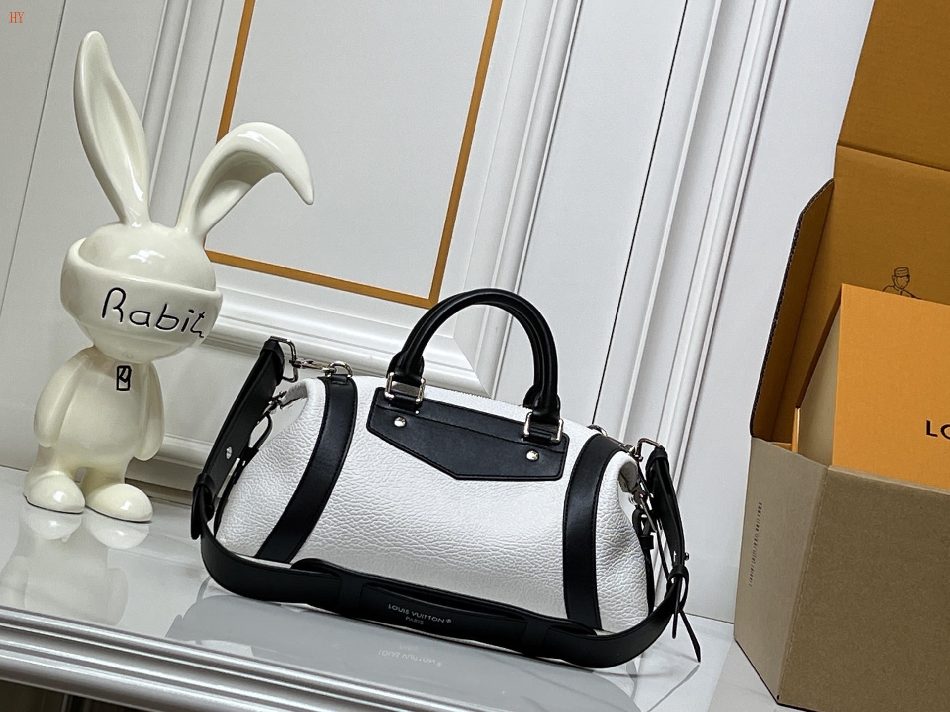 louis vuitton handbag 38*15*15 - model 118012 - Image 4