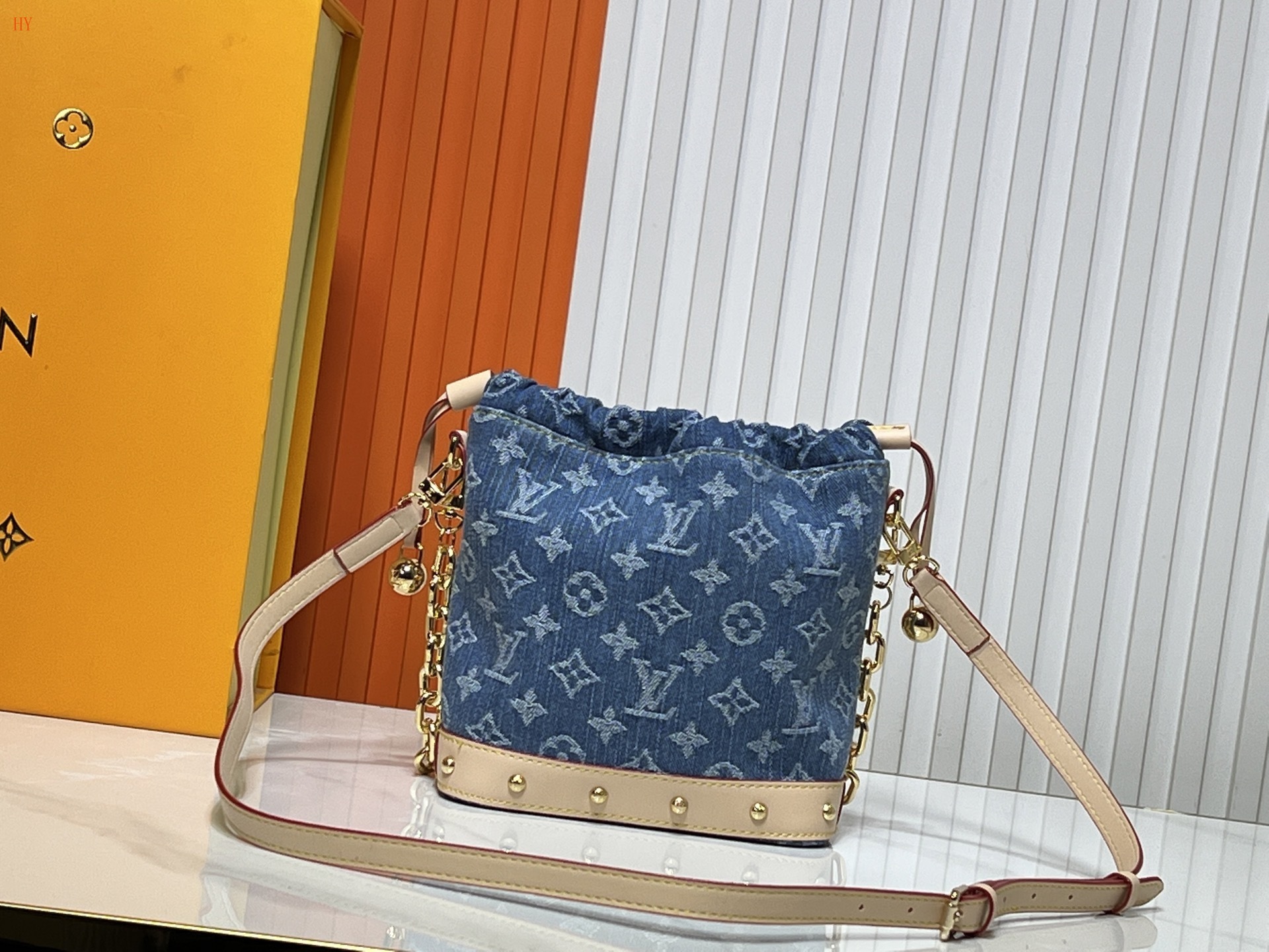 louis vuitton denim bucket bag - 20*18 - Image 4